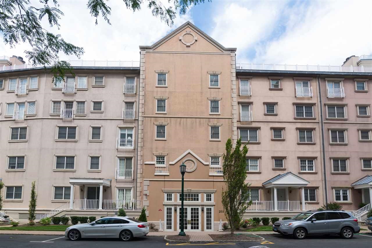 203 SHEARWATER CT WEST Unit: 33