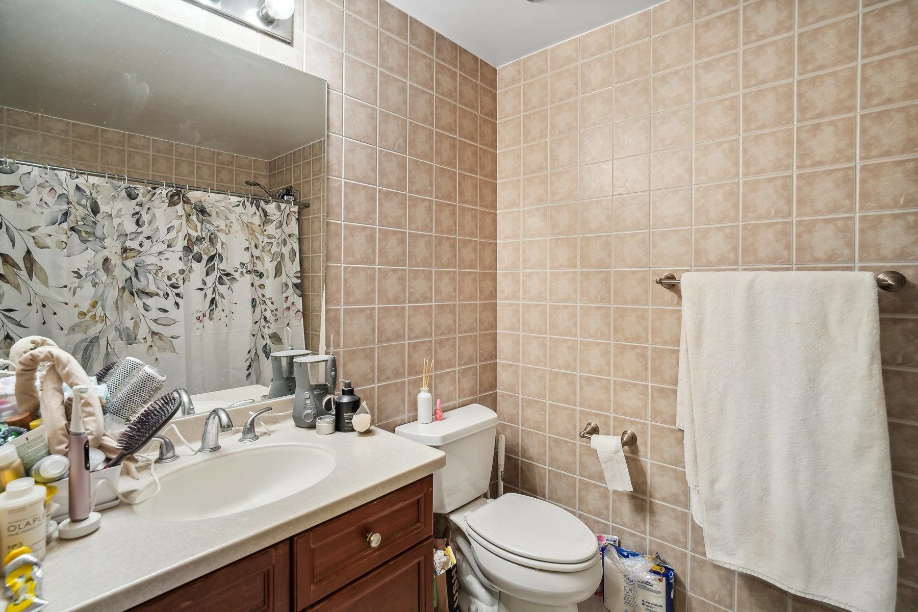 61 GRAND ST Unit: 2C