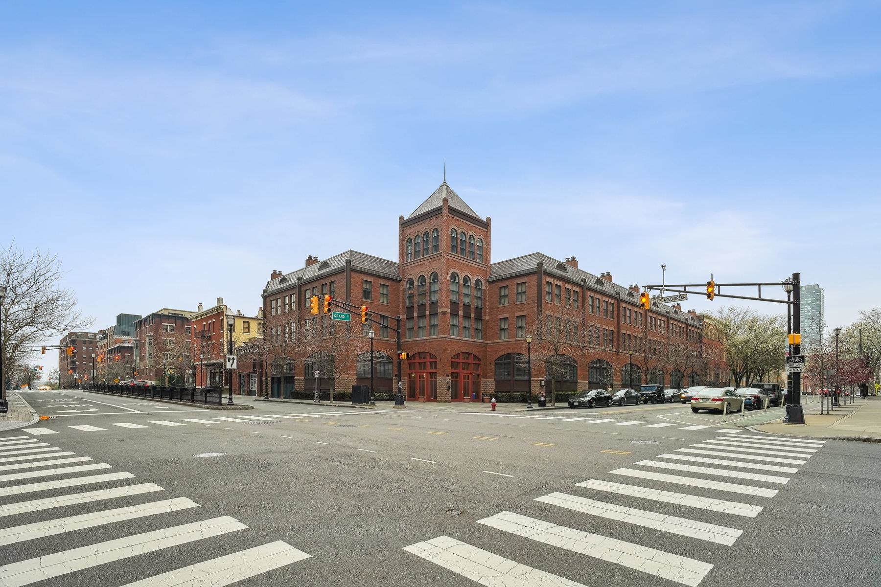 61 GRAND ST Unit: 2C