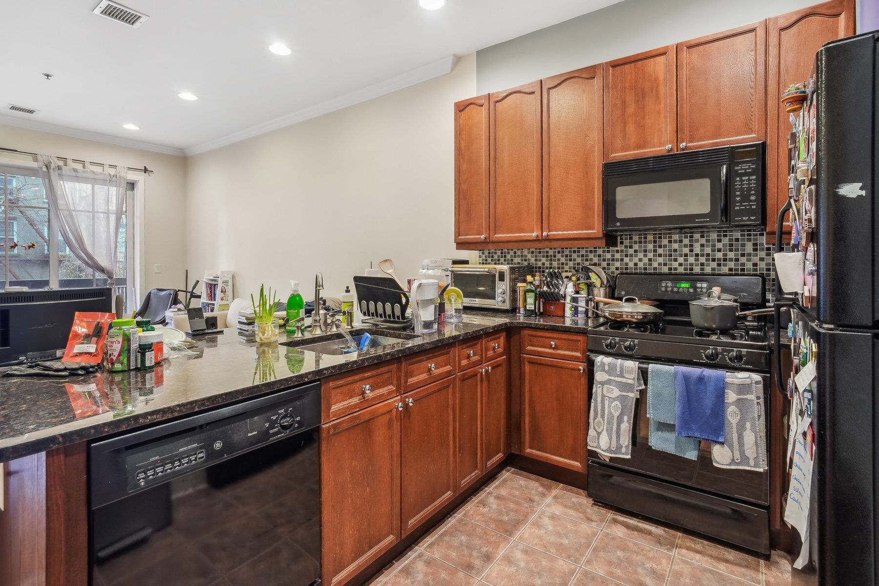 61 GRAND ST Unit: 2C