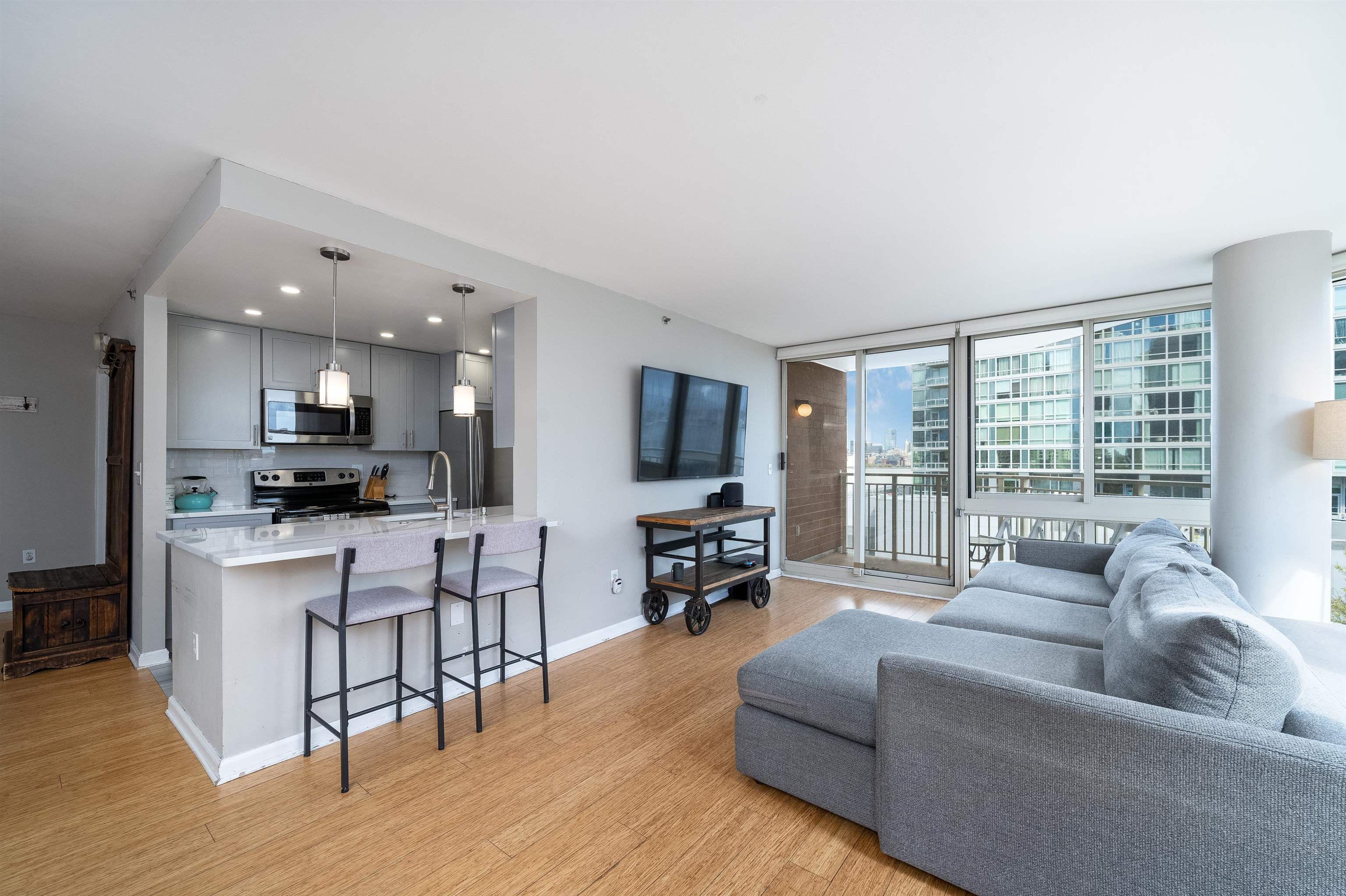 20 2ND ST Unit: 809