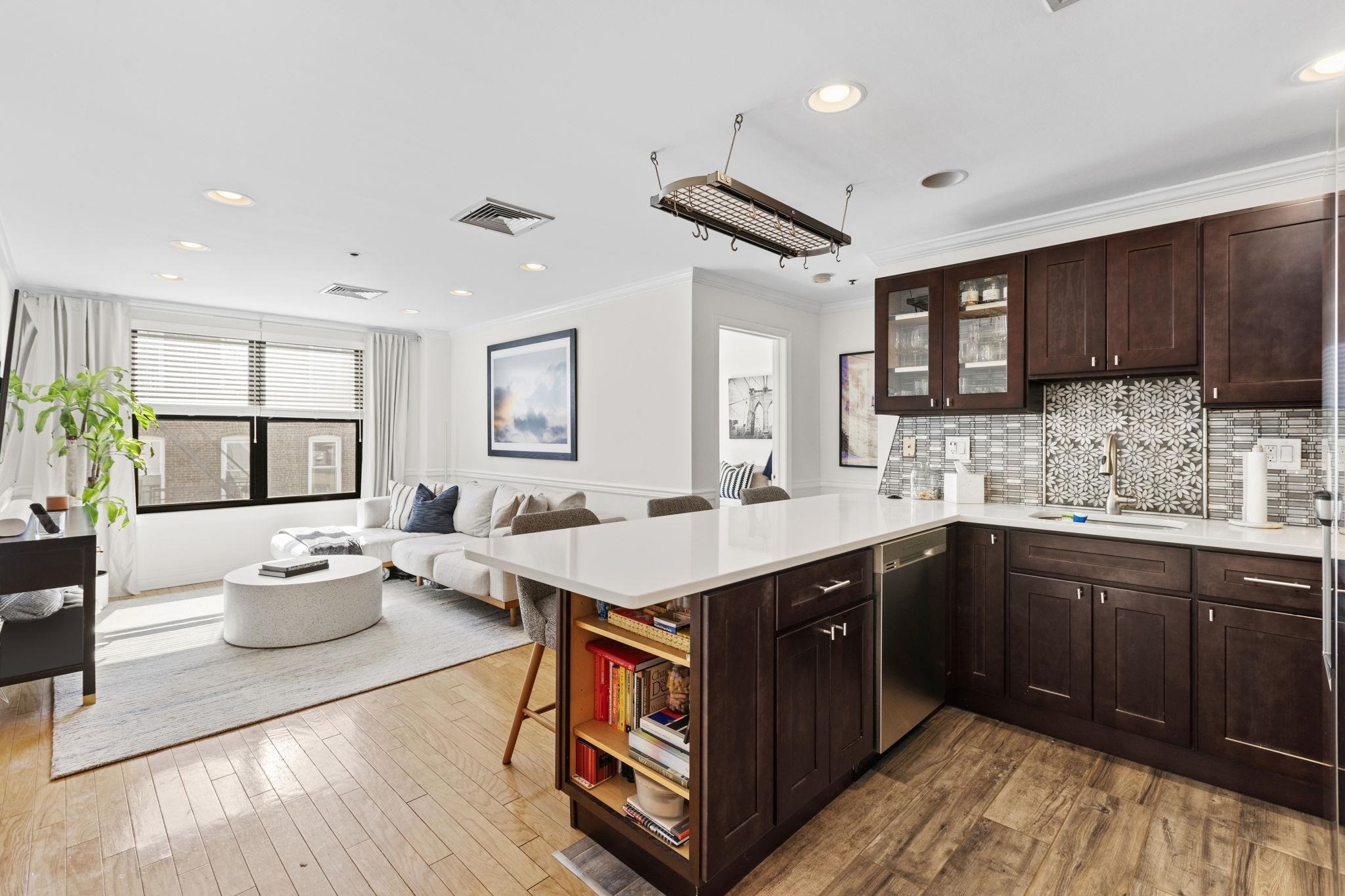 711 CLINTON ST Unit: 4D