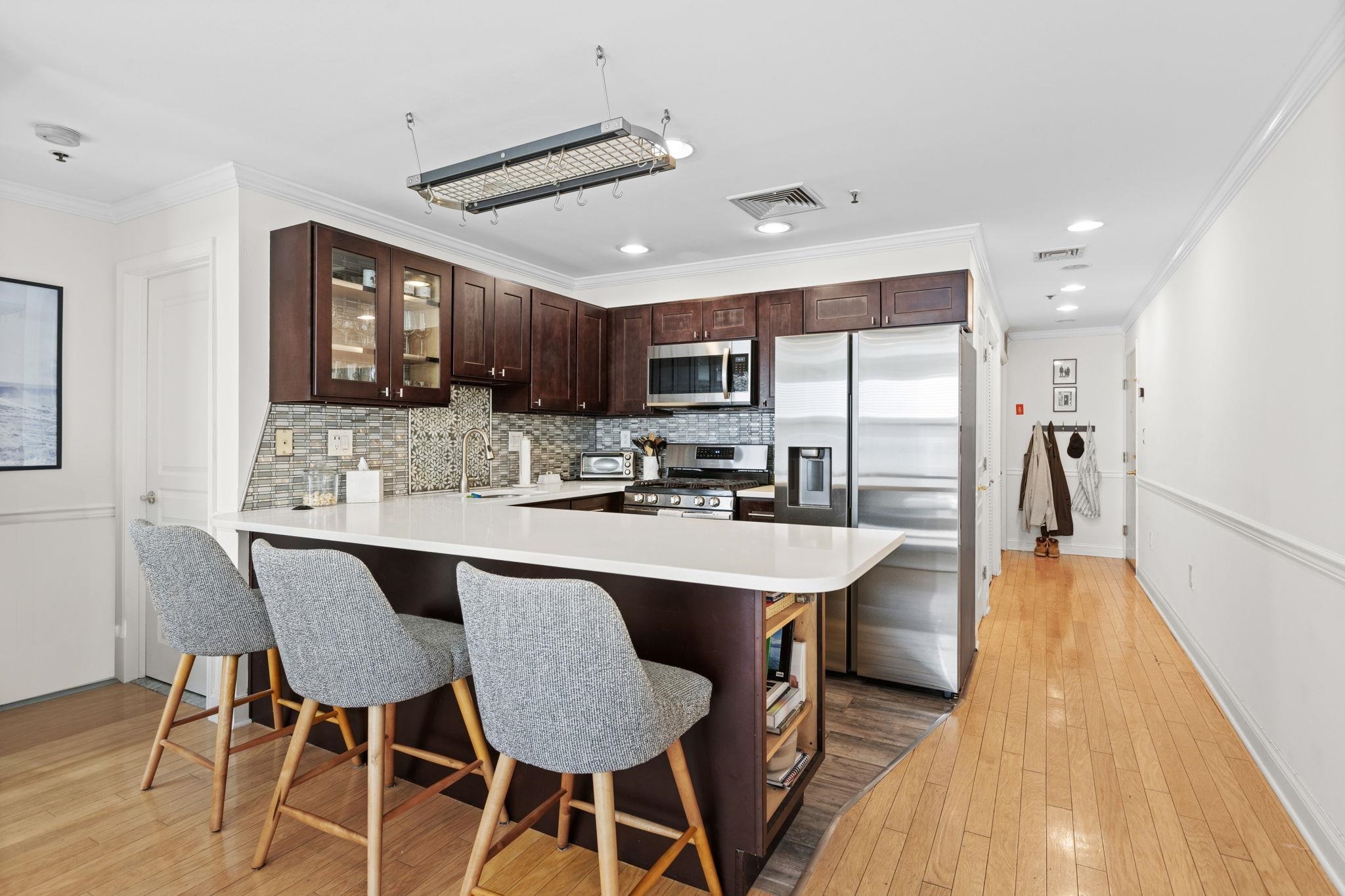 711 CLINTON ST Unit: 4D