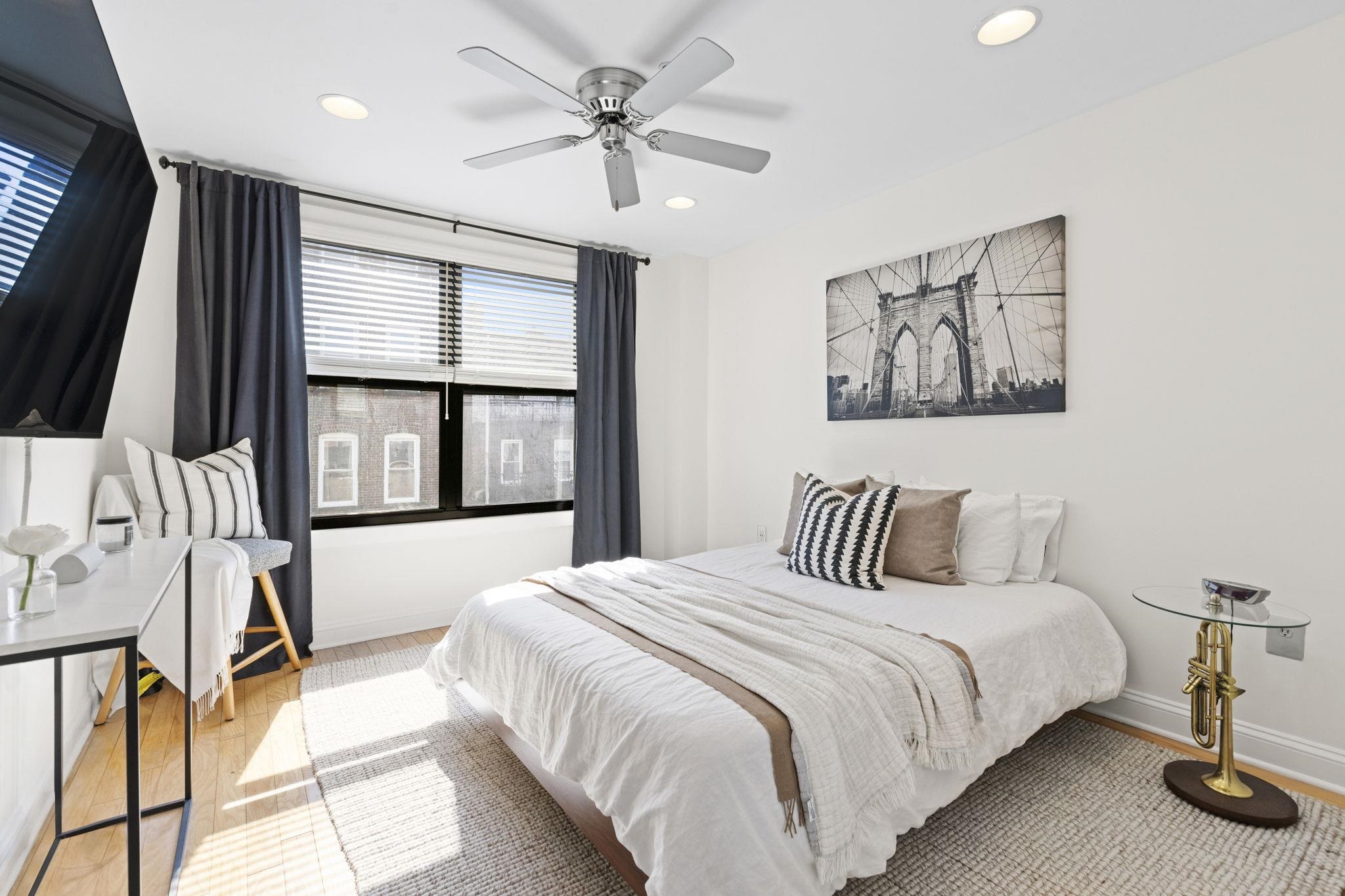 711 CLINTON ST Unit: 4D