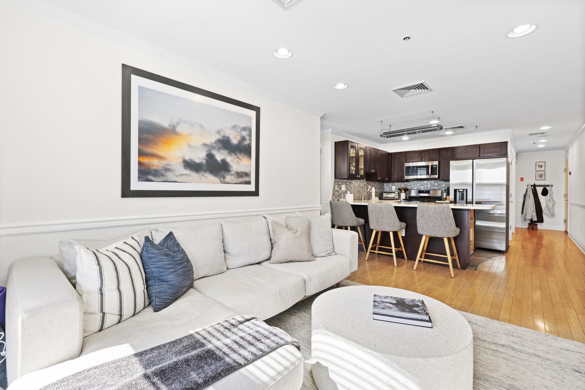 711 CLINTON ST Unit: 4D