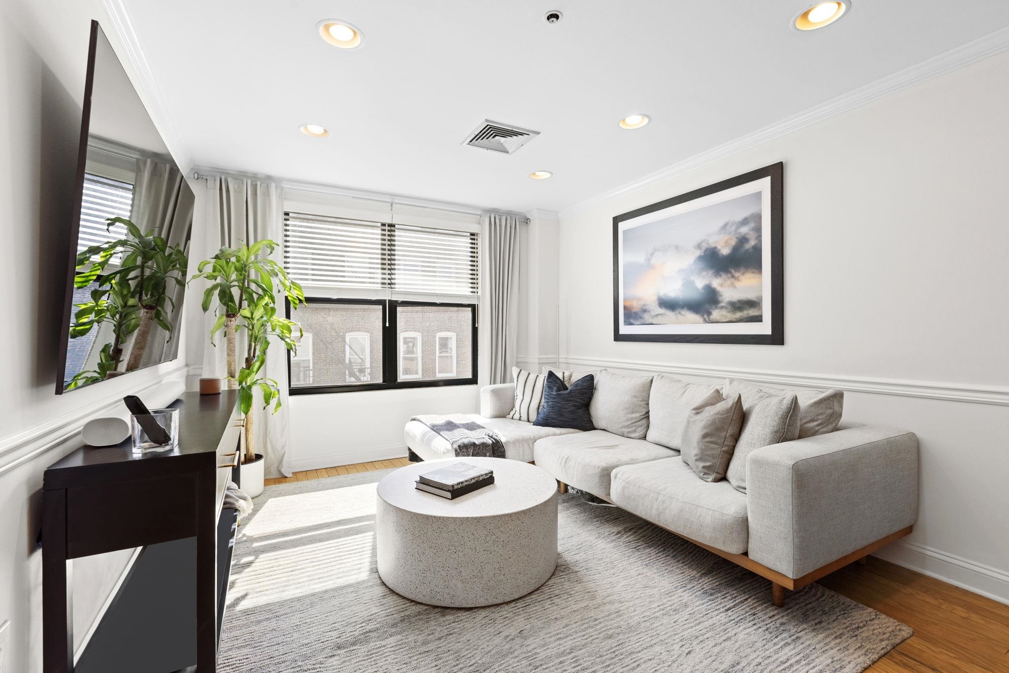 711 CLINTON ST Unit: 4D