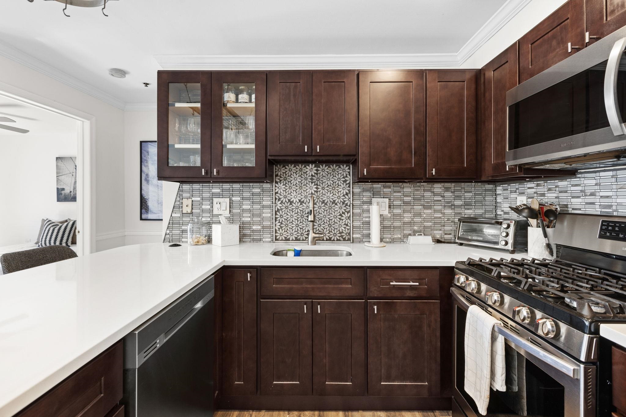 711 CLINTON ST Unit: 4D