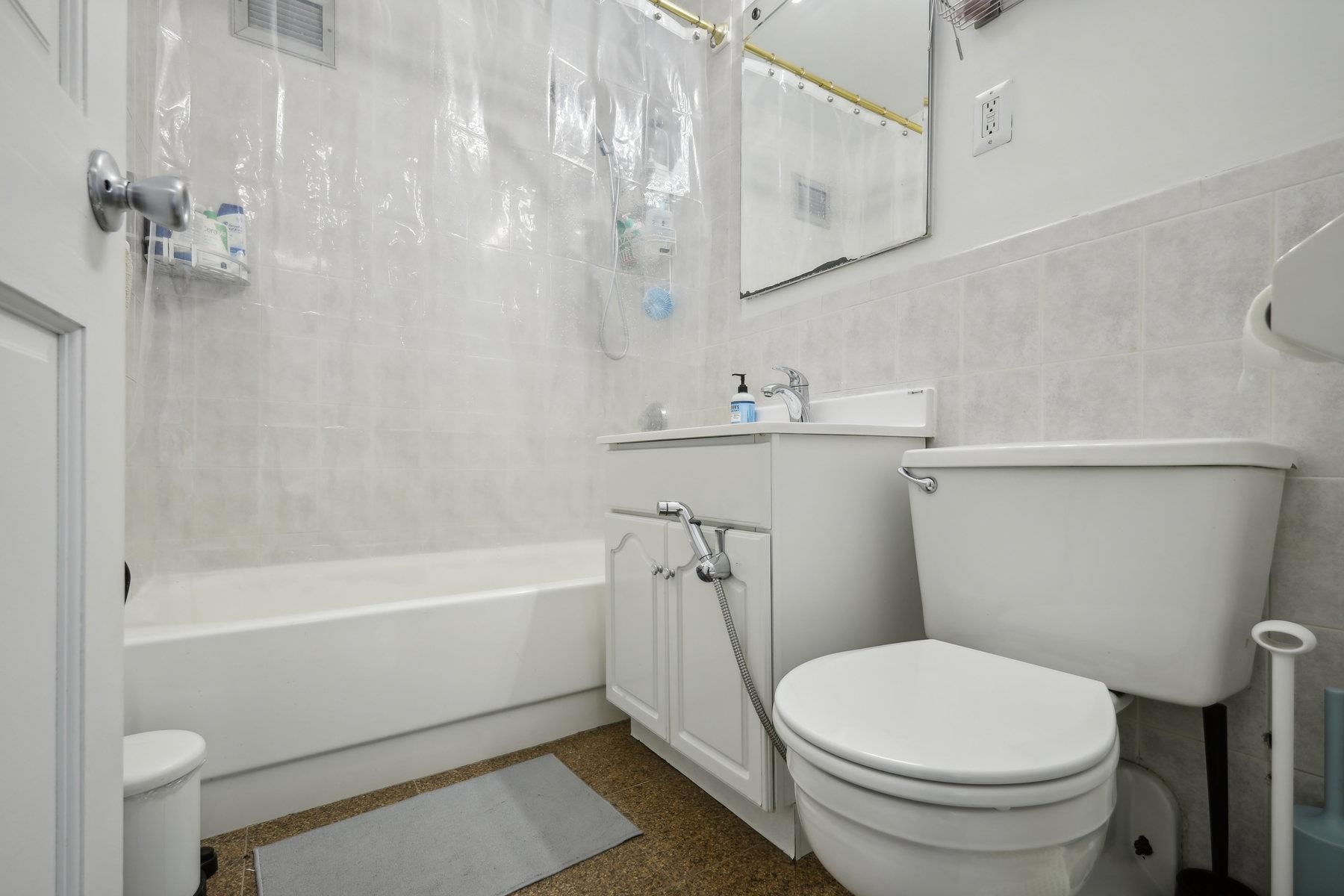 135 MONTGOMERY ST Unit: 16C