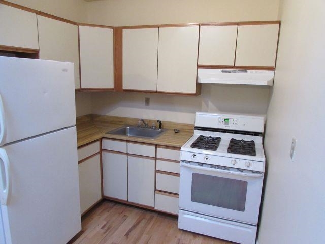 518 ADAMS ST Unit: Rear House