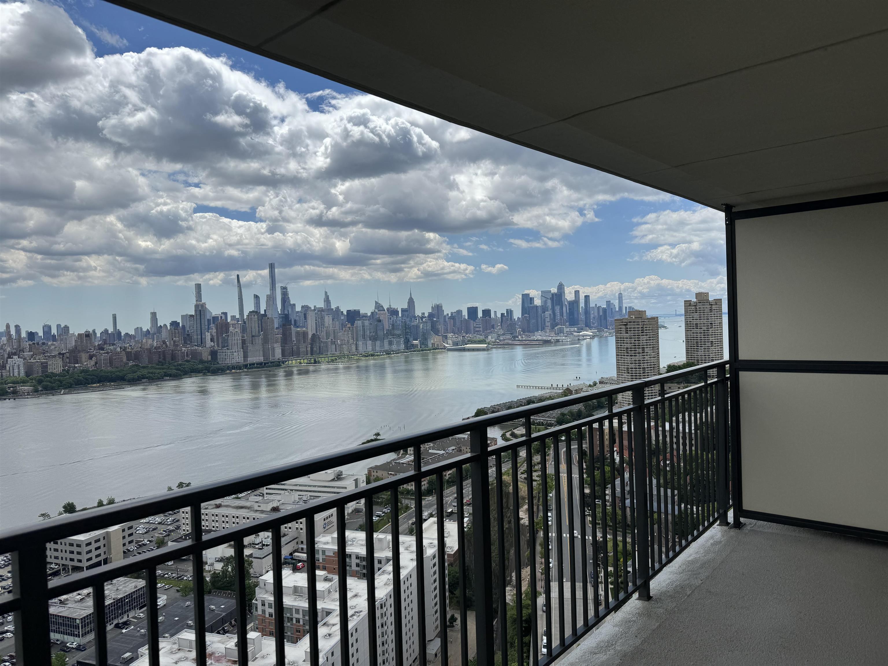 7855 BLVD EAST Unit: 28E