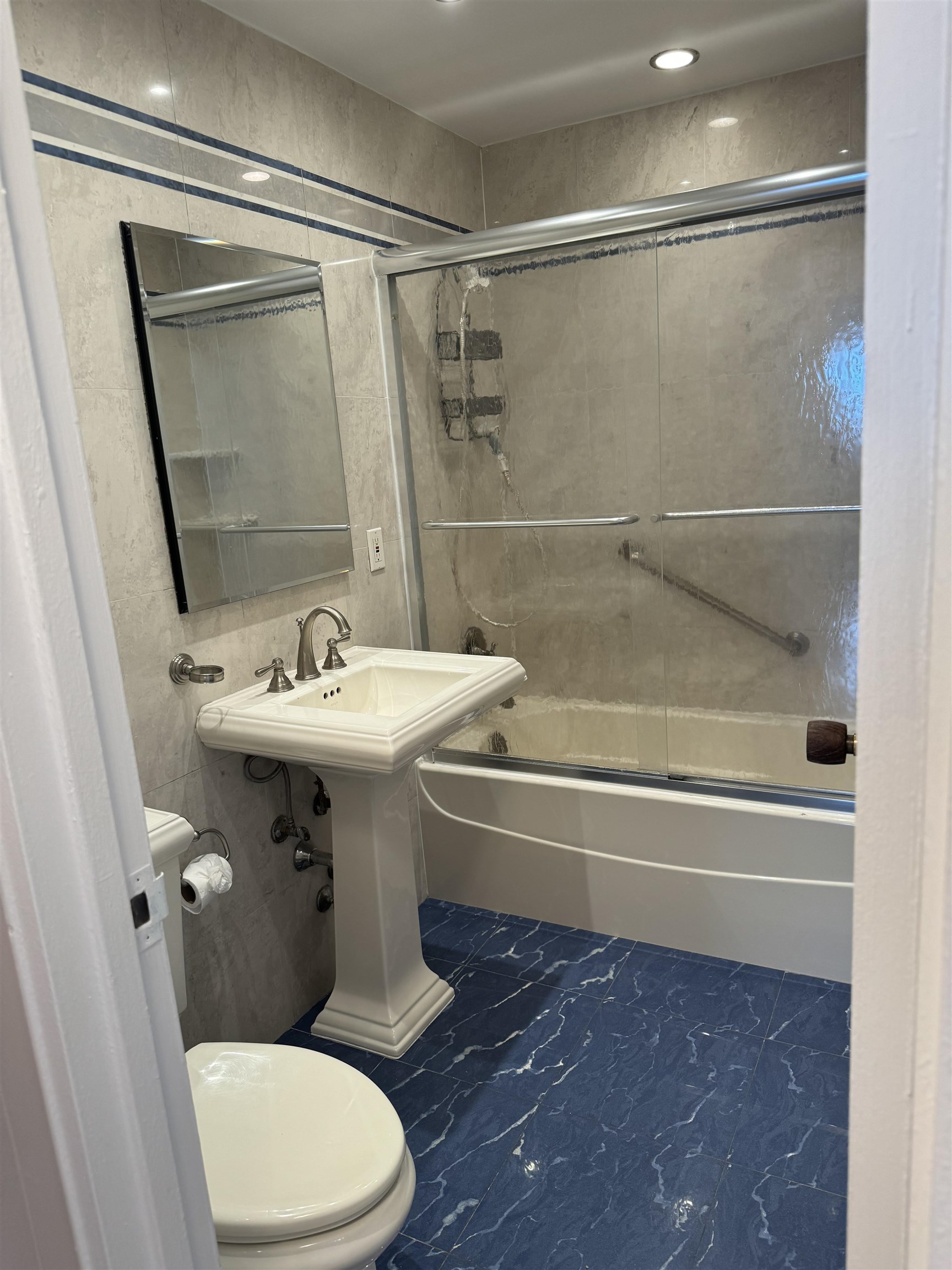 7855 BLVD EAST Unit: 28E