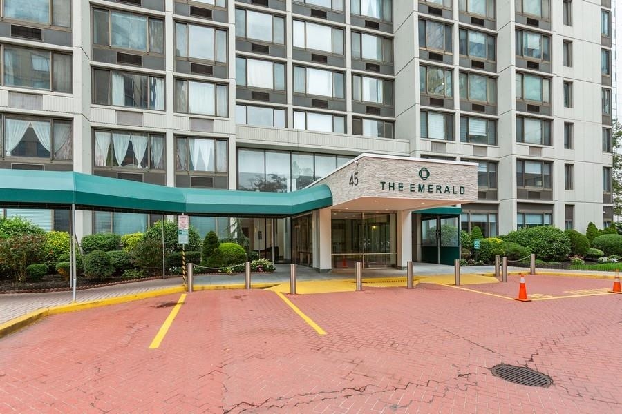 45 RIVER DR SOUTH Unit: 1205