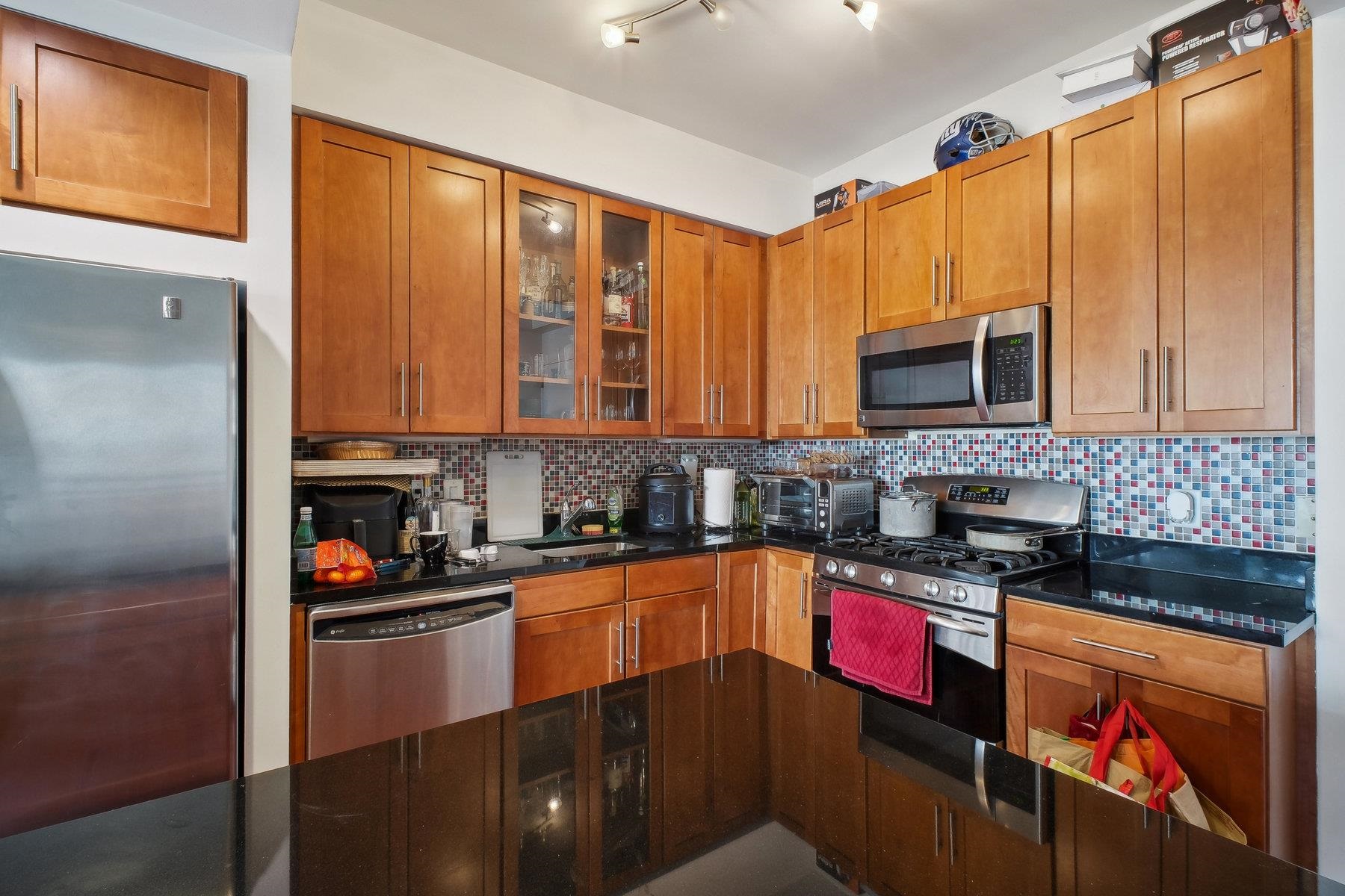 389 WASHINGTON ST Unit: 24H