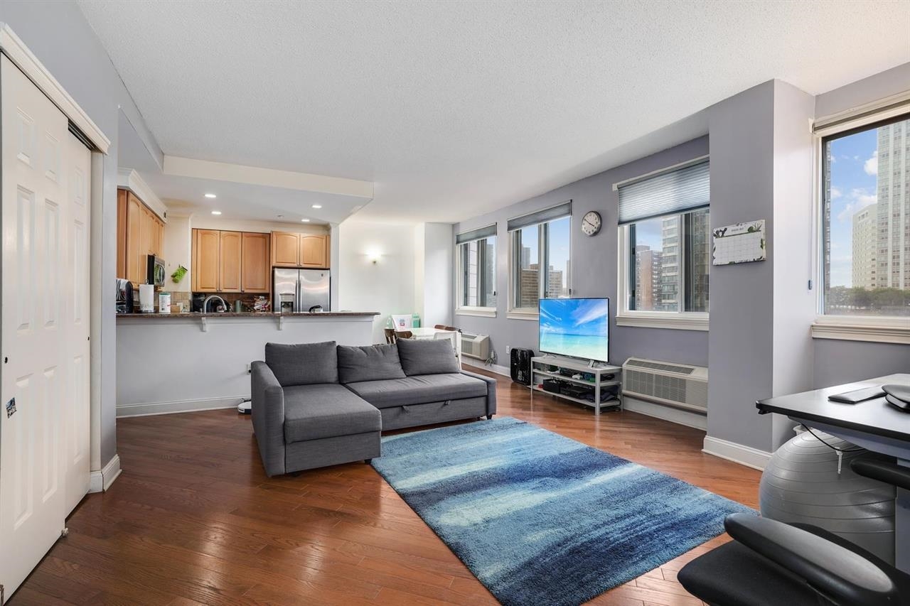 311 WASHINGTON ST Unit: 8E