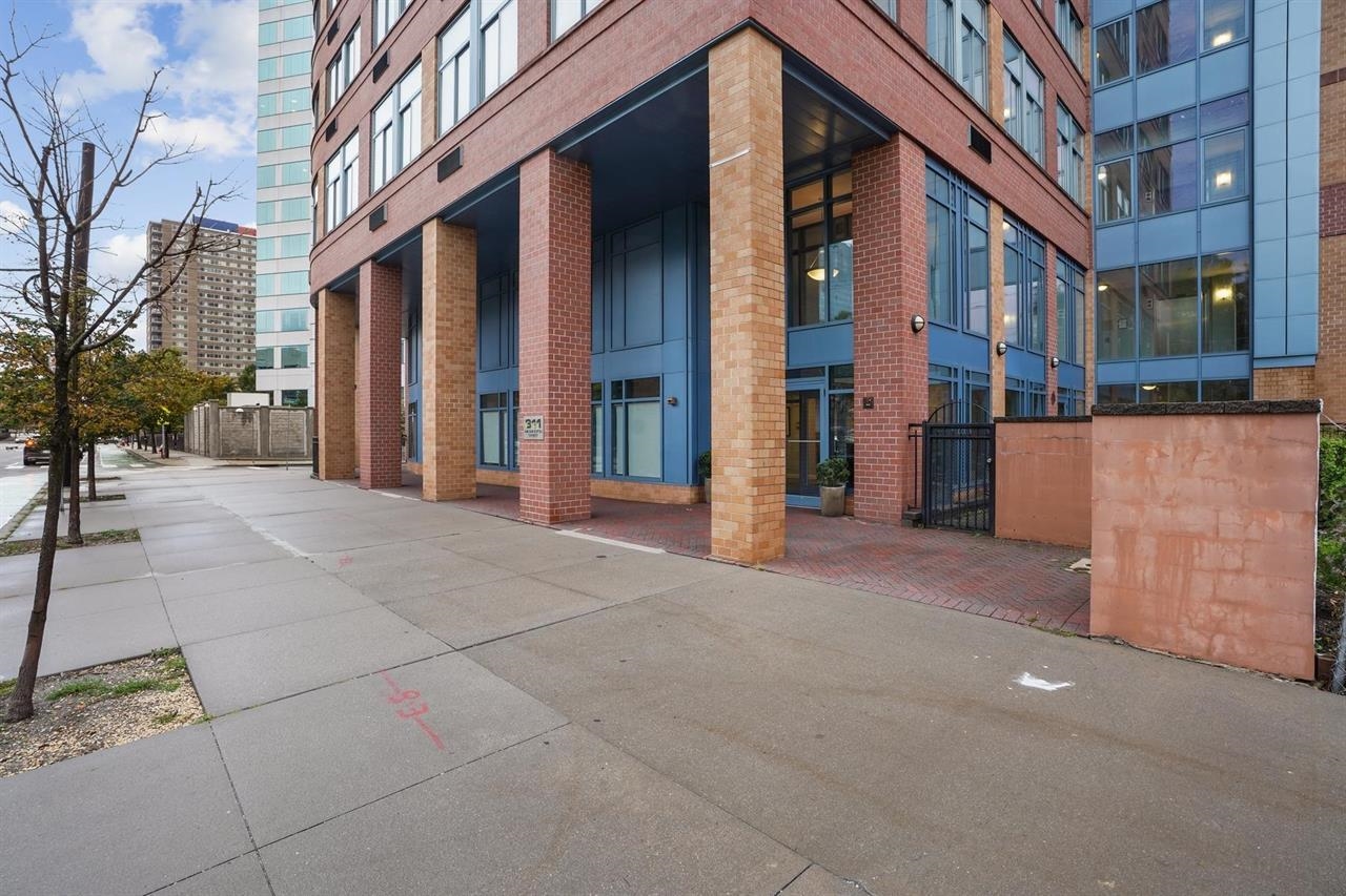 311 WASHINGTON ST Unit: 8E