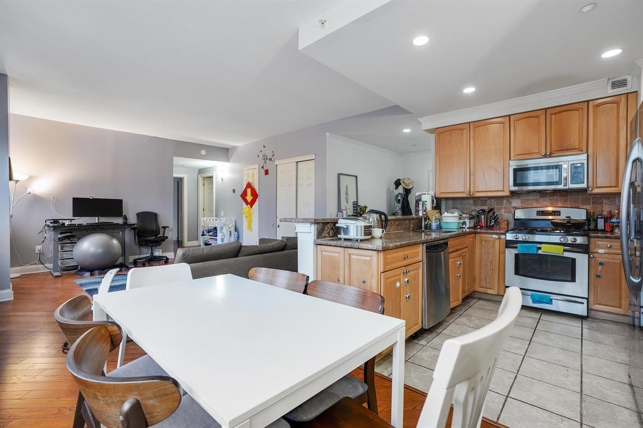 311 WASHINGTON ST Unit: 8E