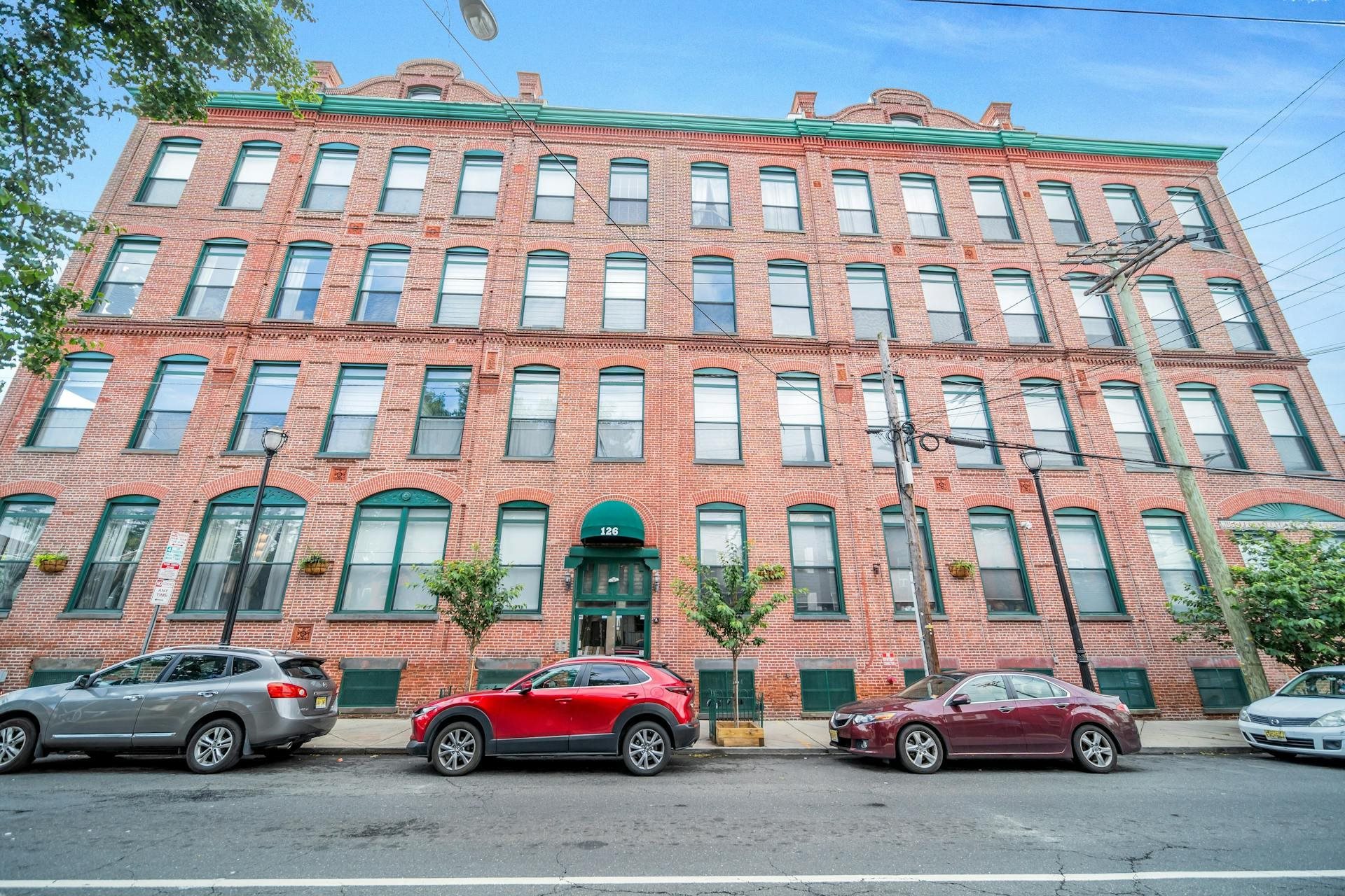 126 WEBSTER AVE Unit: 4F