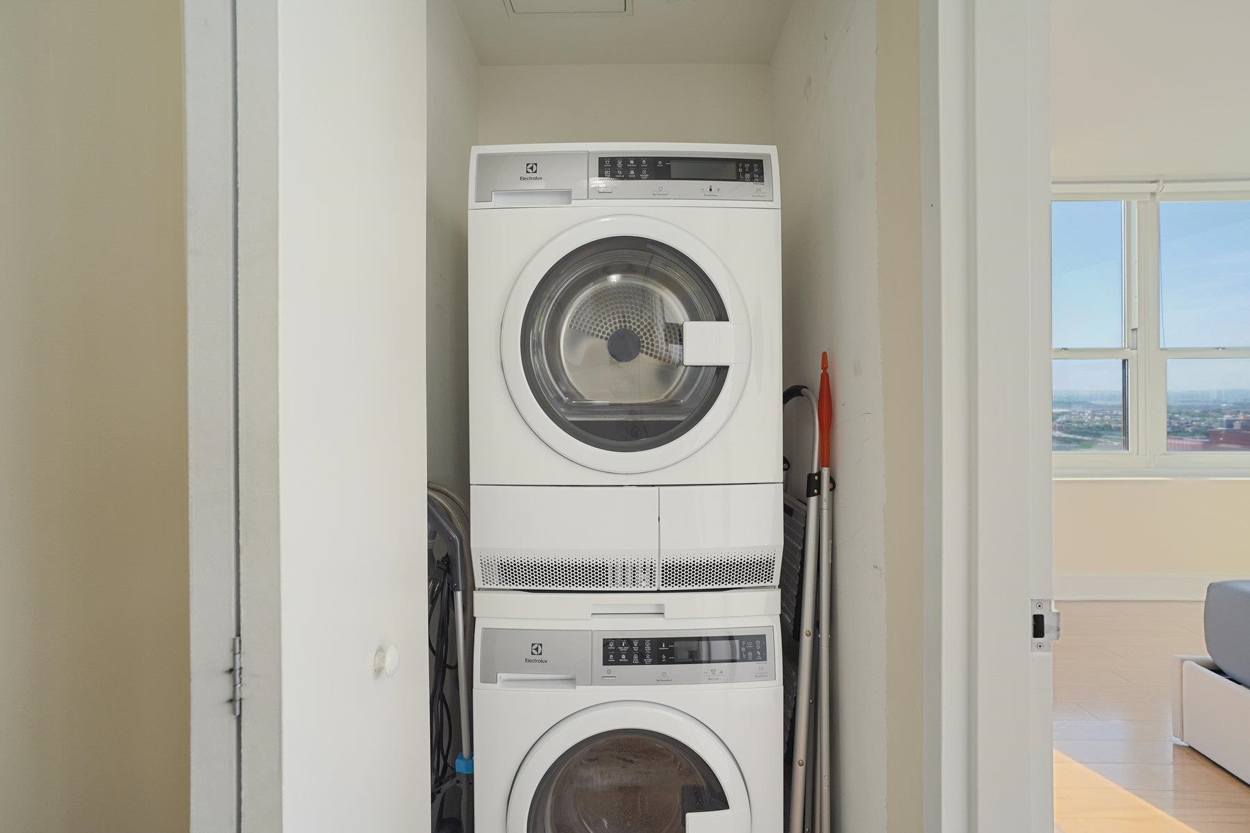 88 MORGAN ST Unit: 4402