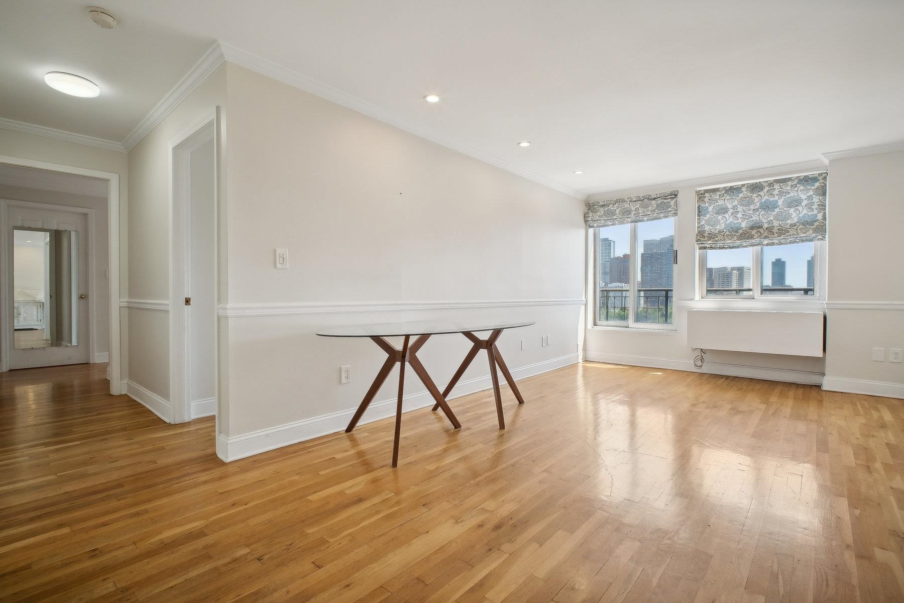 205 10TH ST Unit: 8W