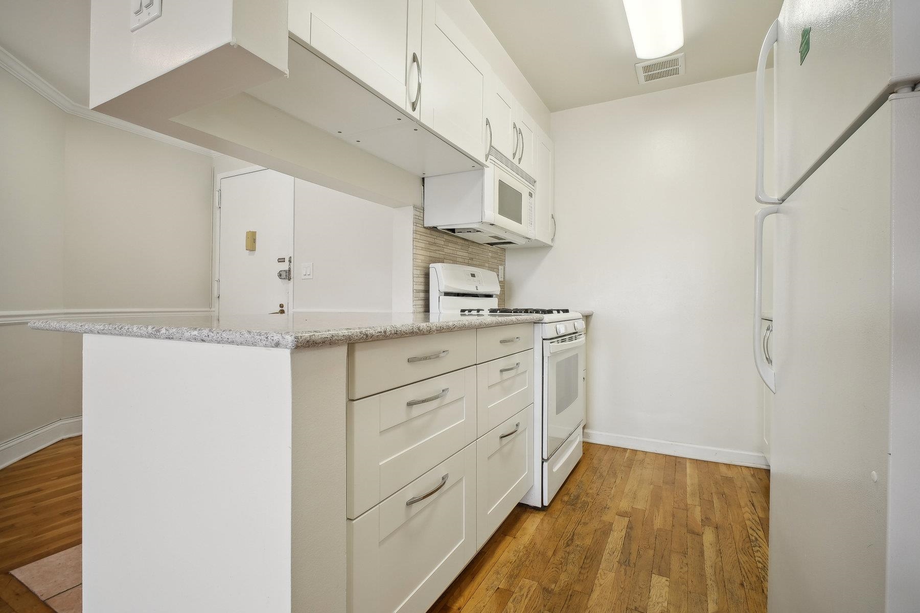 205 10TH ST Unit: 8W