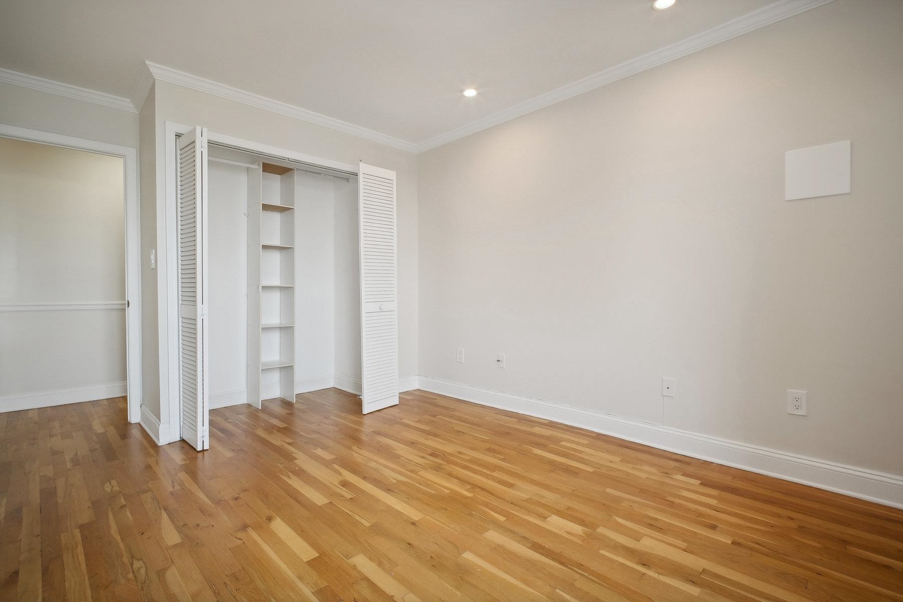 205 10TH ST Unit: 8W