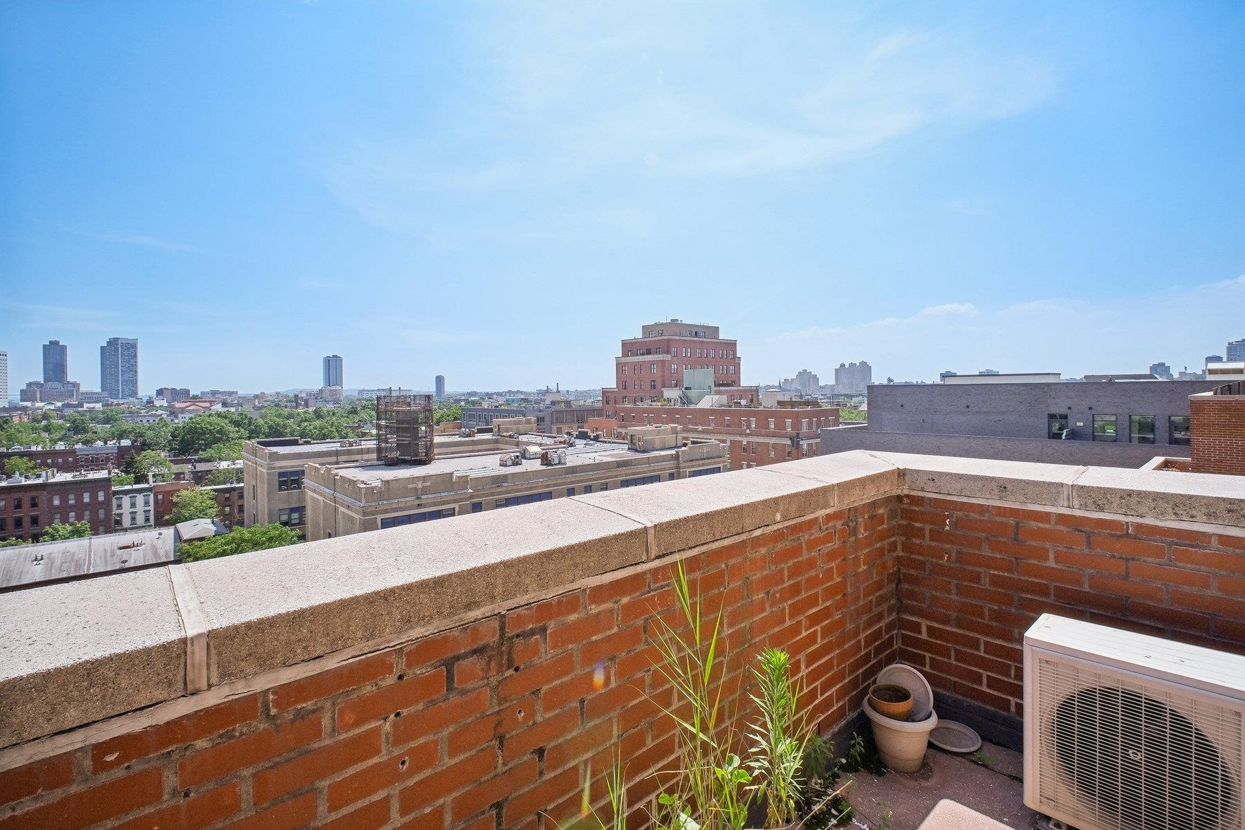 205 10TH ST Unit: 8W