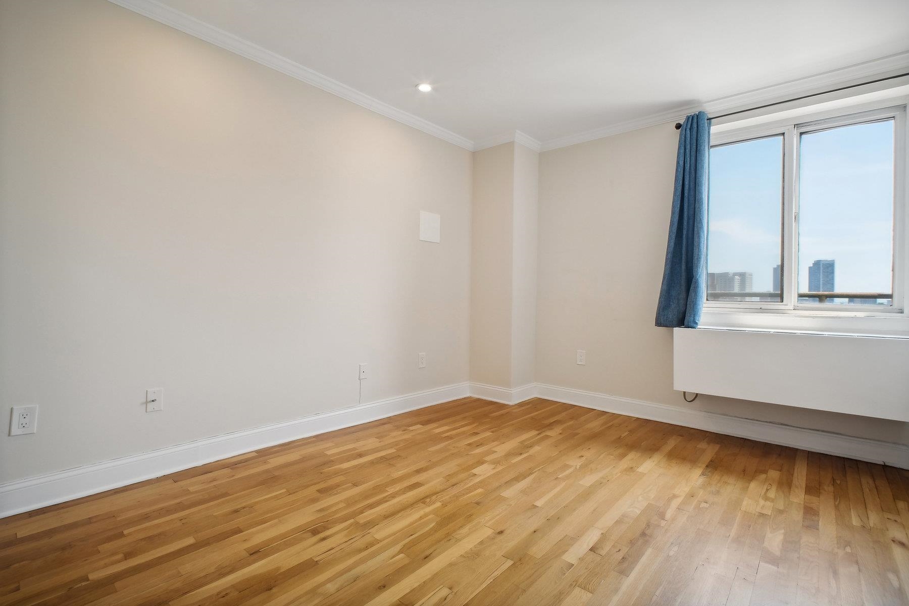 205 10TH ST Unit: 8W