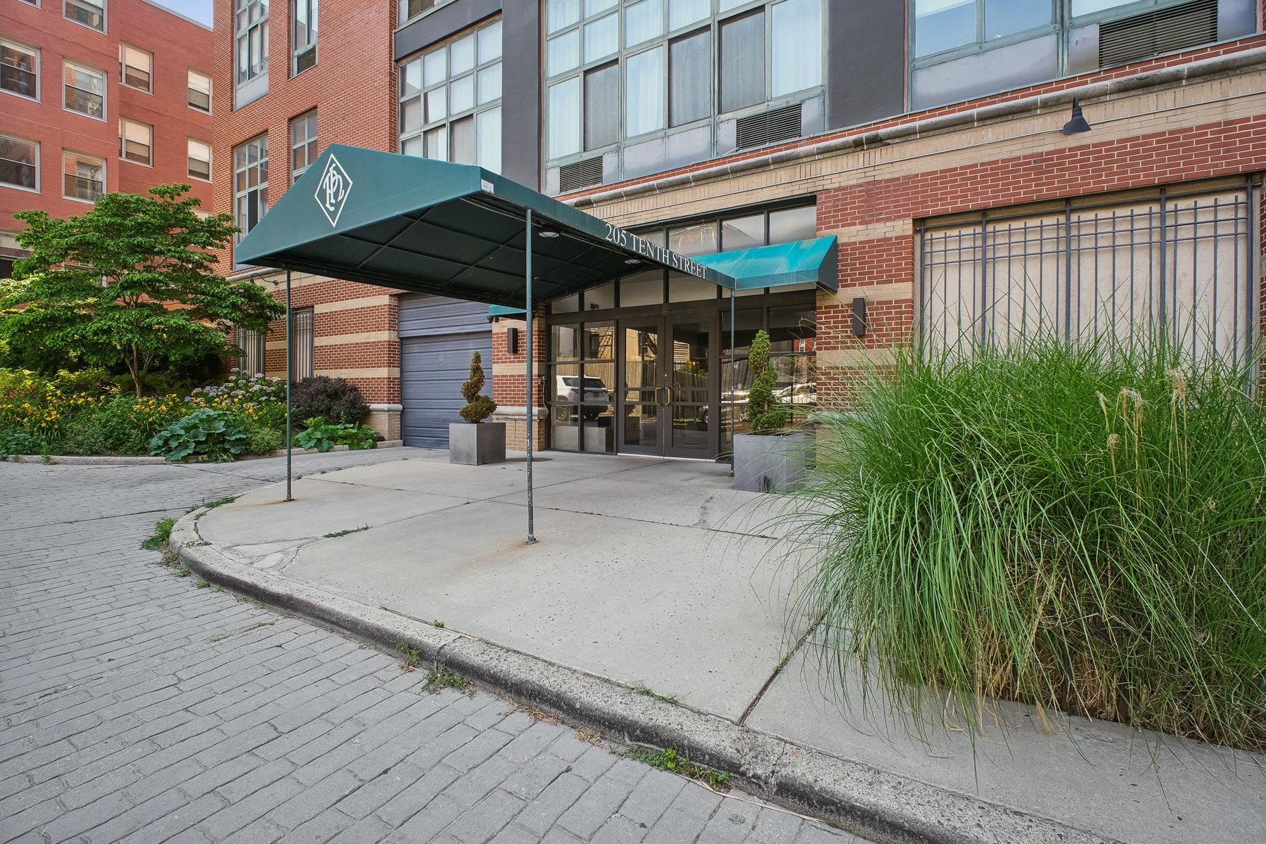 205 10TH ST Unit: 8W