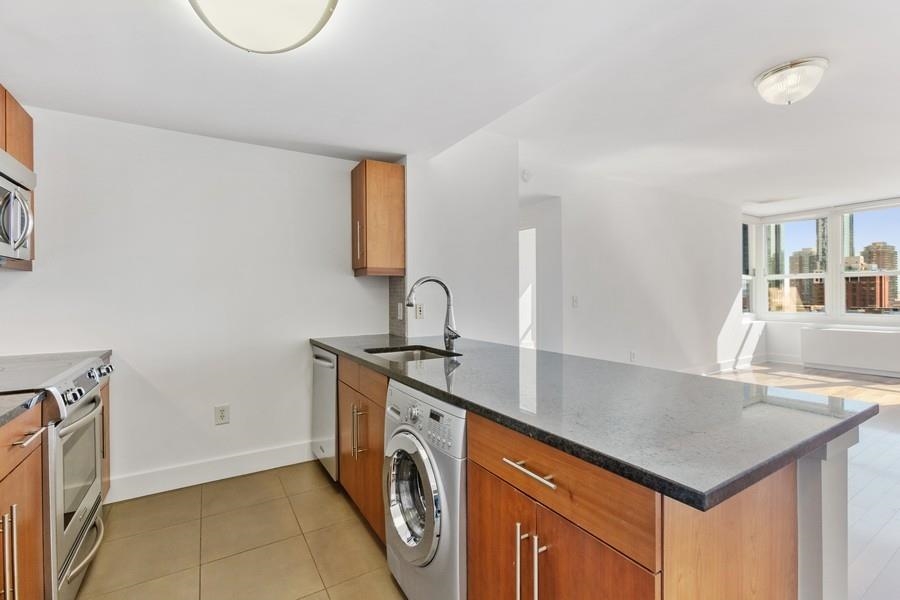 88 MORGAN ST Unit: 1107