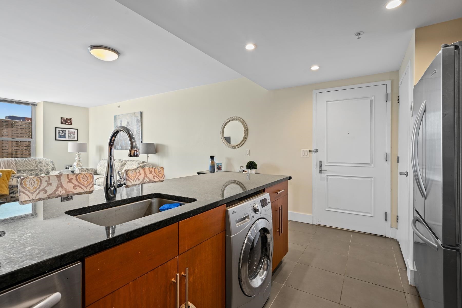 88 MORGAN ST Unit: 1207