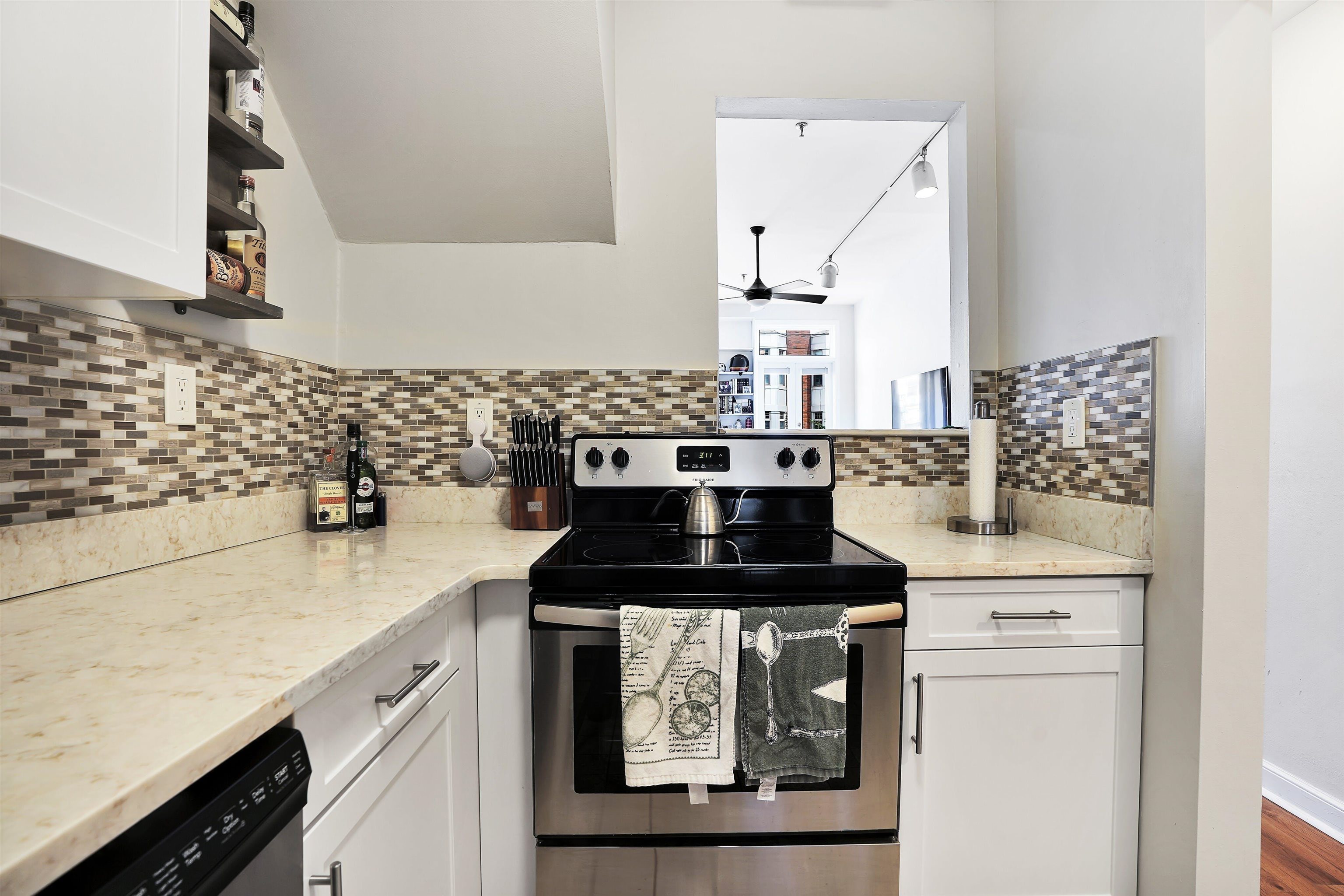 230 MONROE ST Unit: 2FN