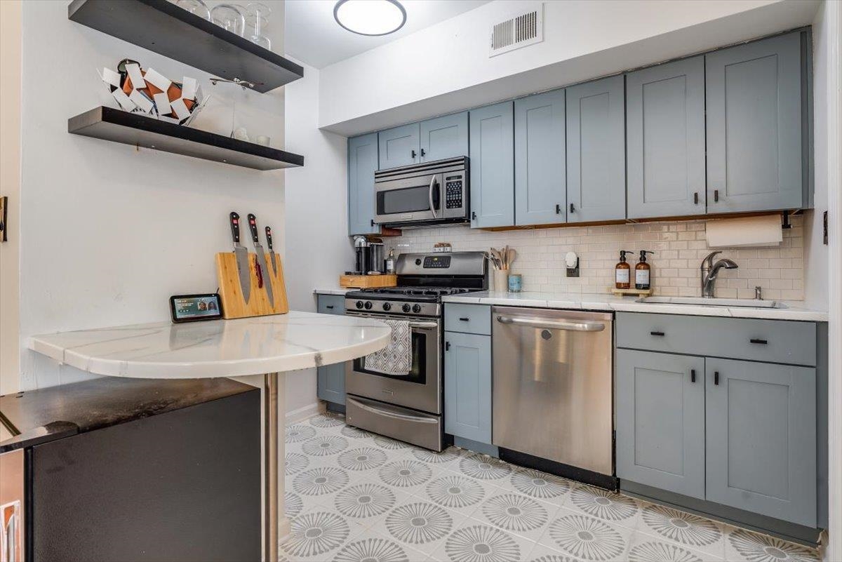 1108 HUDSON ST Unit: 2B