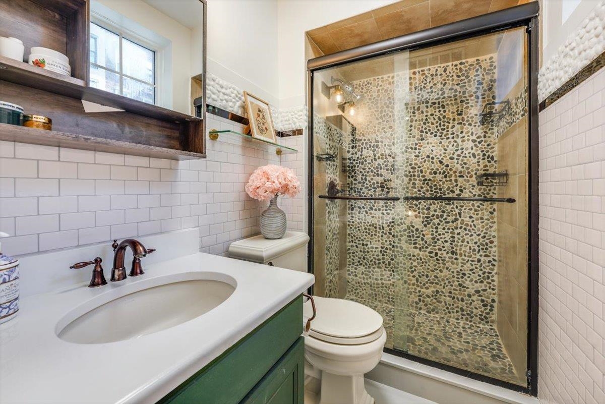 1108 HUDSON ST Unit: 2B
