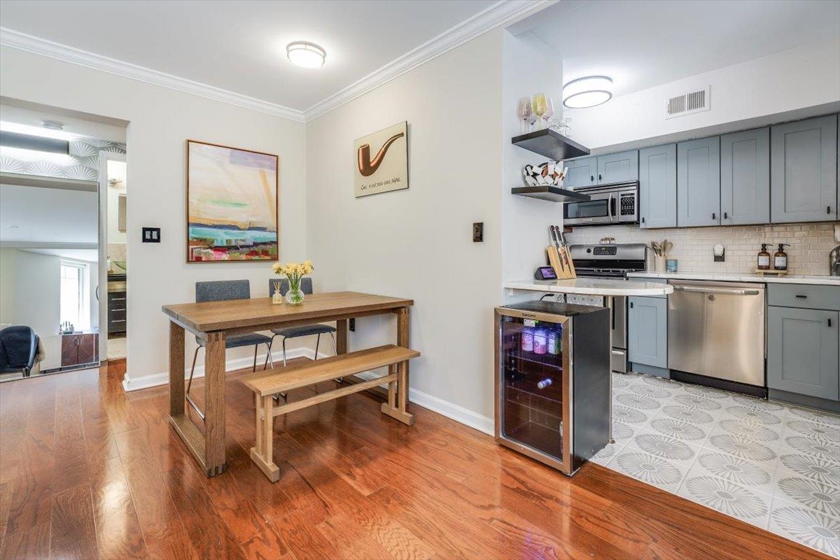 1108 HUDSON ST Unit: 2B