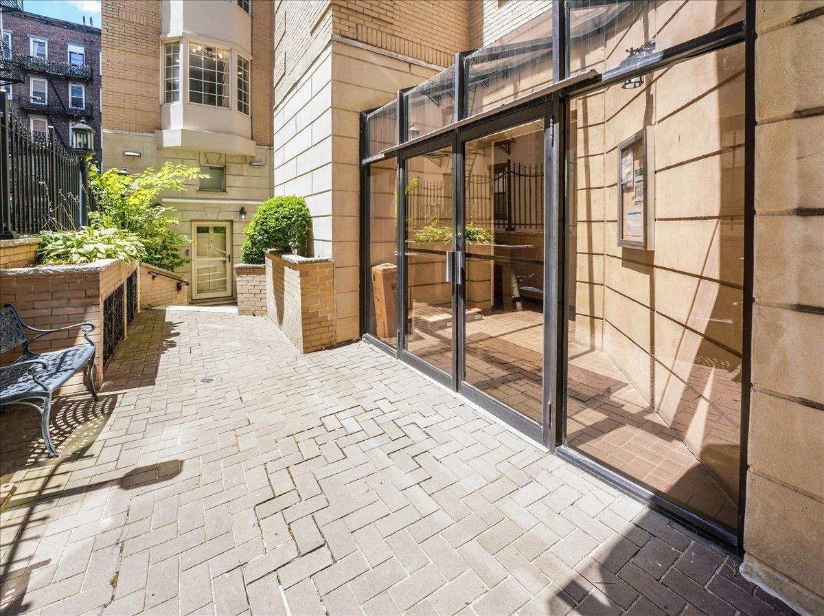 1108 HUDSON ST Unit: 2B