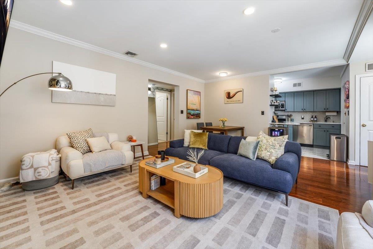 1108 HUDSON ST Unit: 2B
