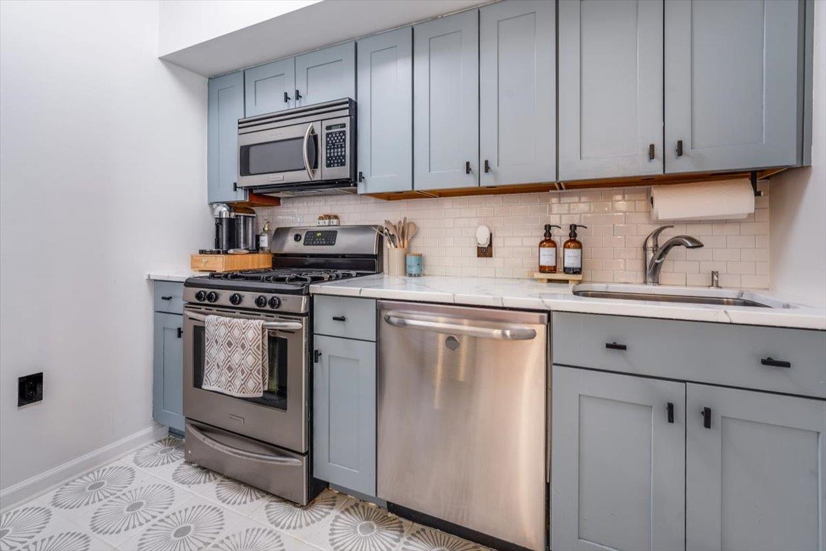 1108 HUDSON ST Unit: 2B