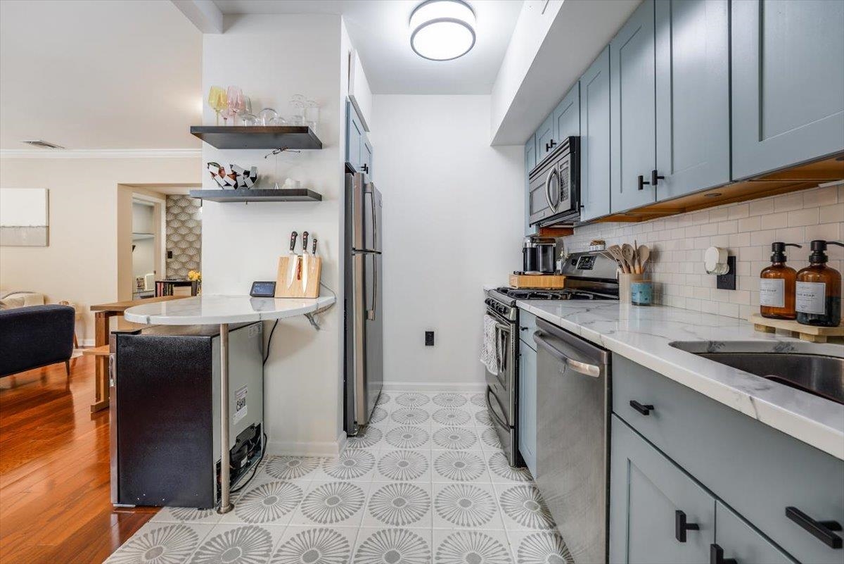 1108 HUDSON ST Unit: 2B