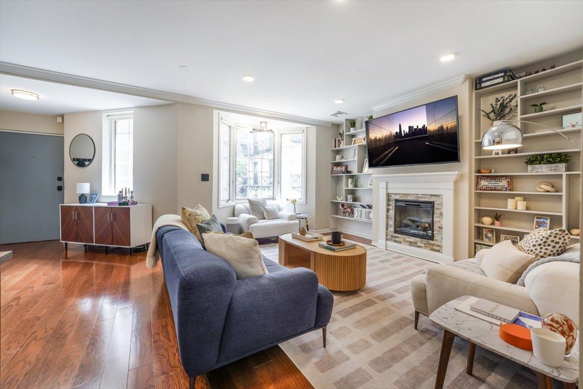 1108 HUDSON ST Unit: 2B