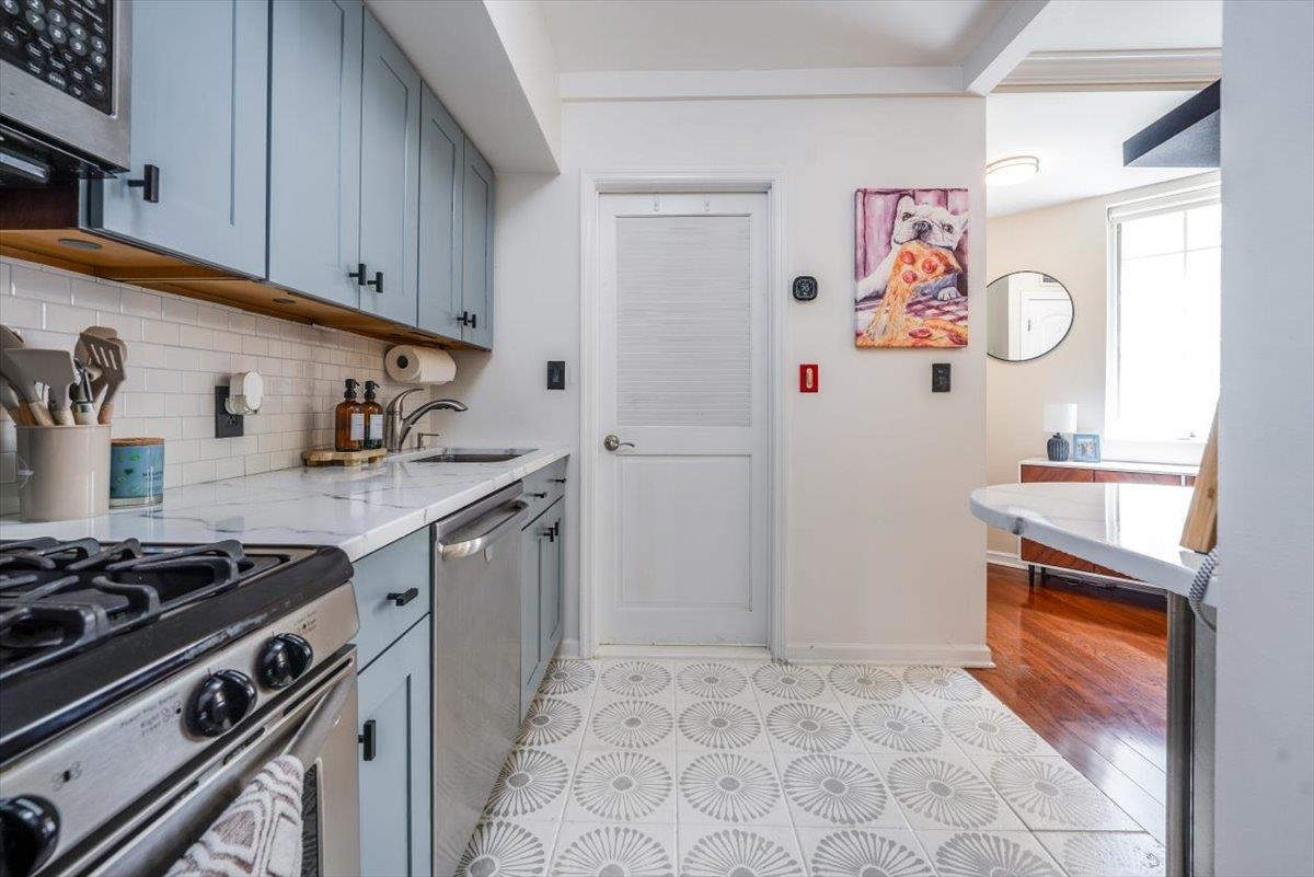 1108 HUDSON ST Unit: 2B