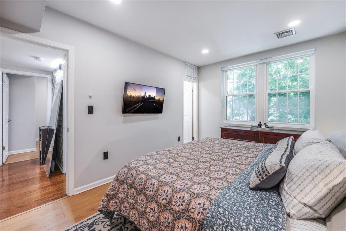 1108 HUDSON ST Unit: 2B