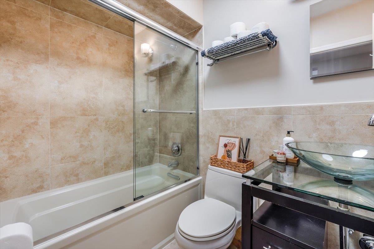 1108 HUDSON ST Unit: 2B