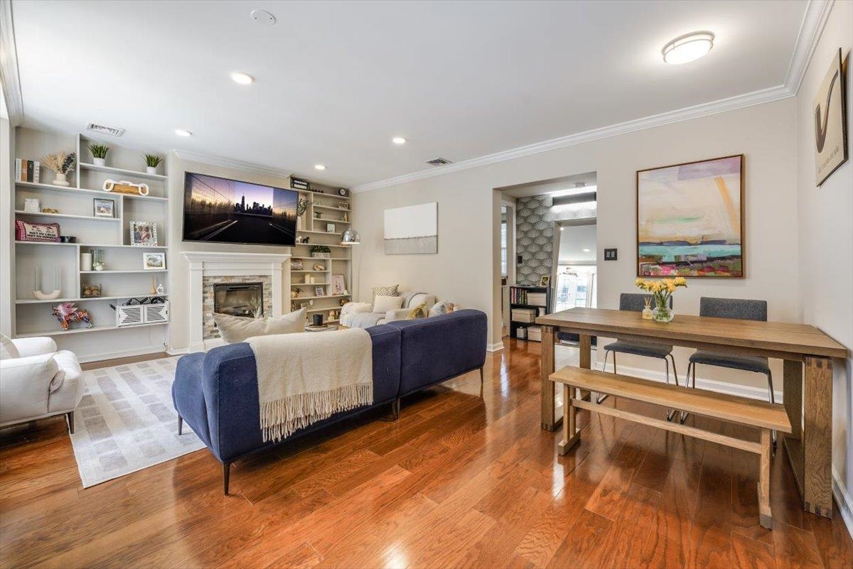 1108 HUDSON ST Unit: 2B
