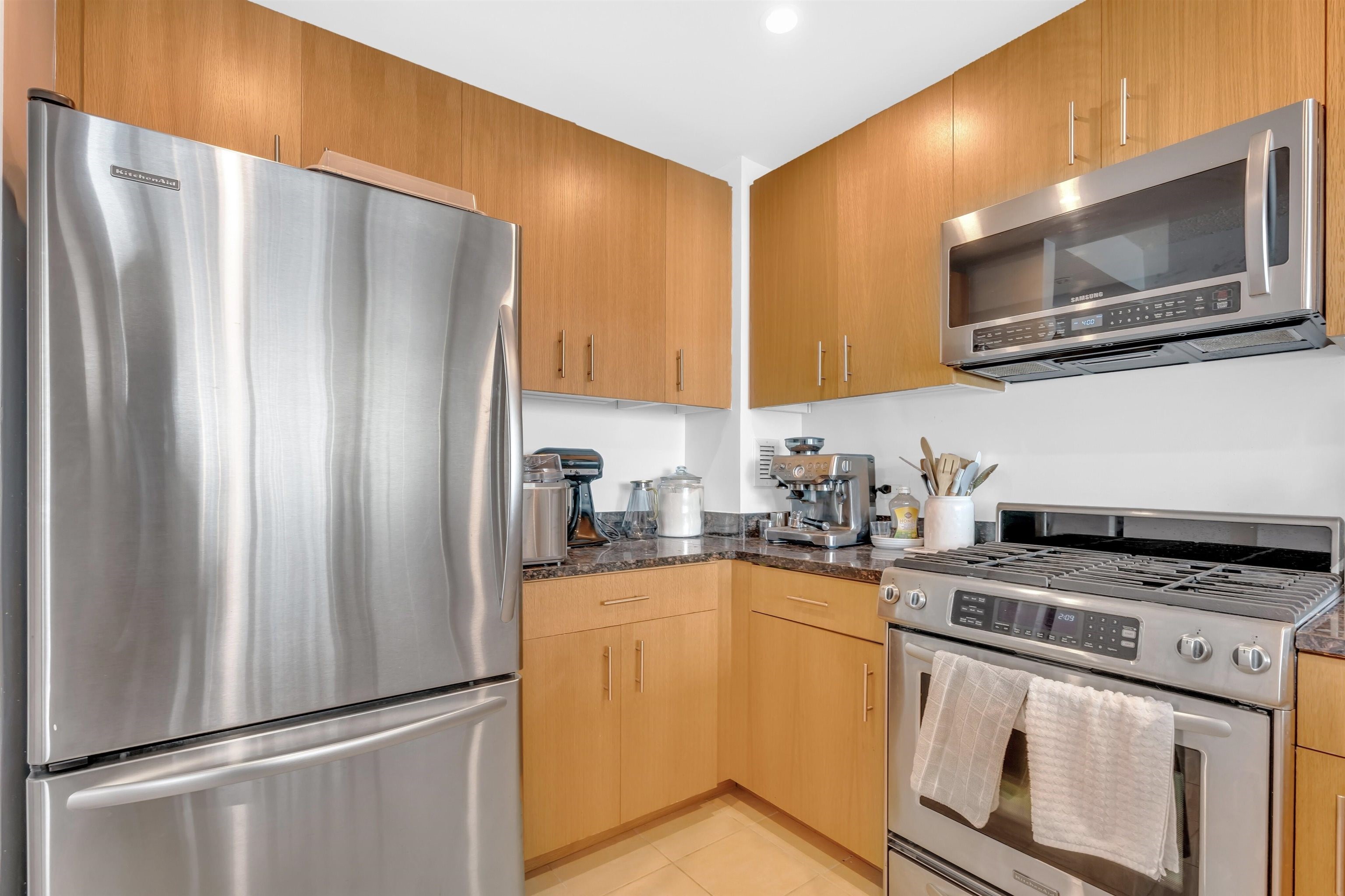1 SHORE LANE Unit: 2505