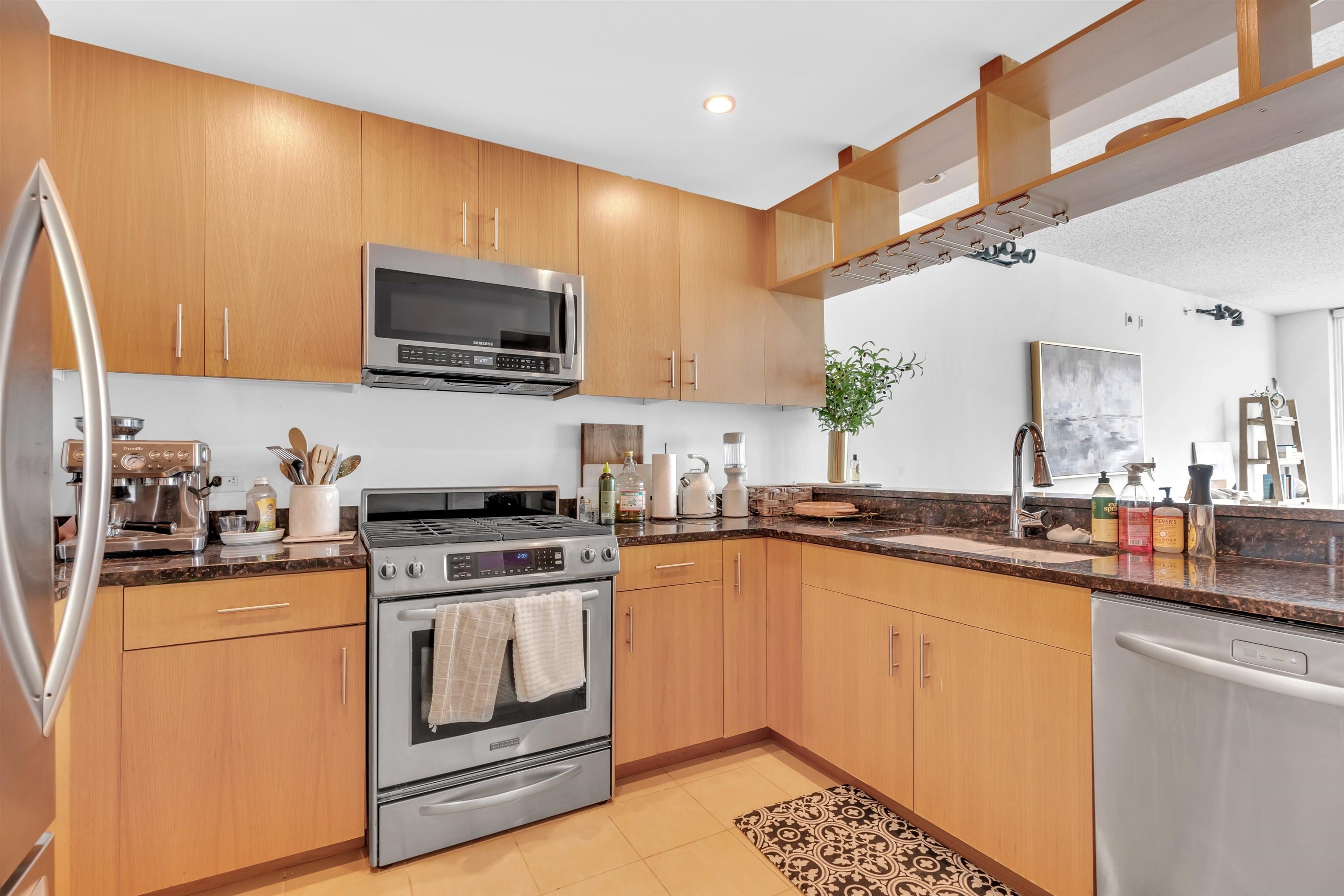 1 SHORE LANE Unit: 2505