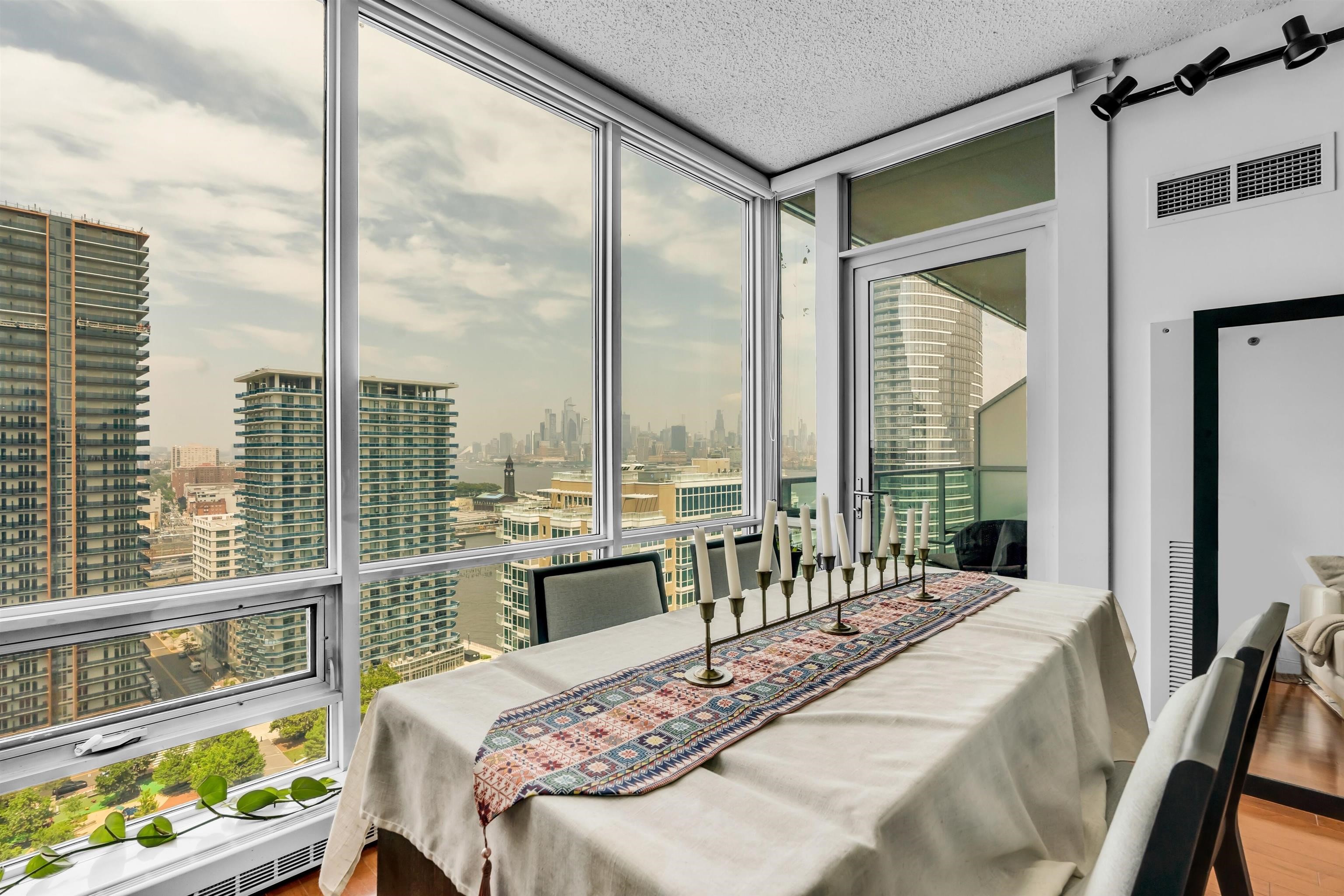 1 SHORE LANE Unit: 2505