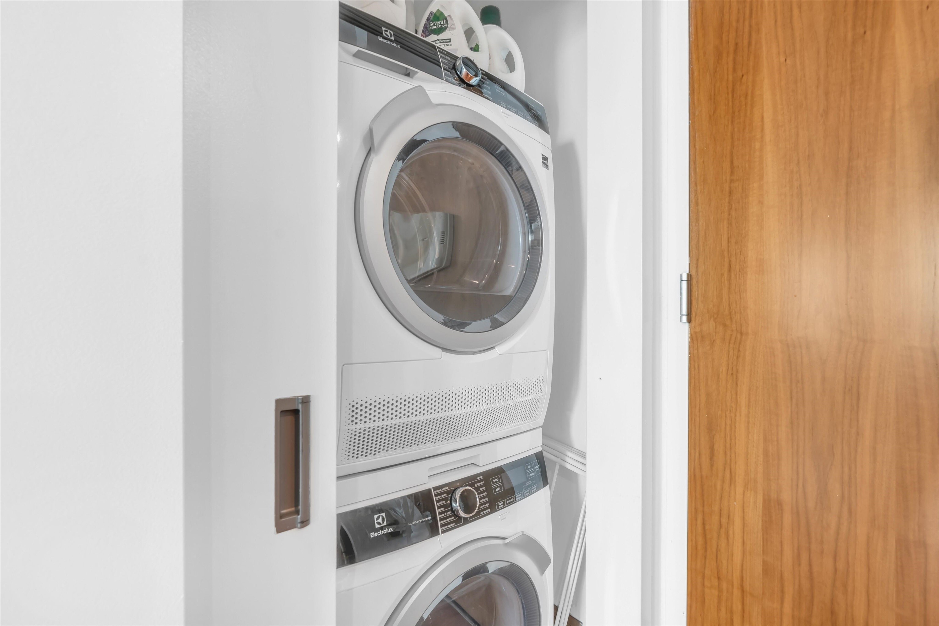 1 SHORE LANE Unit: 2505