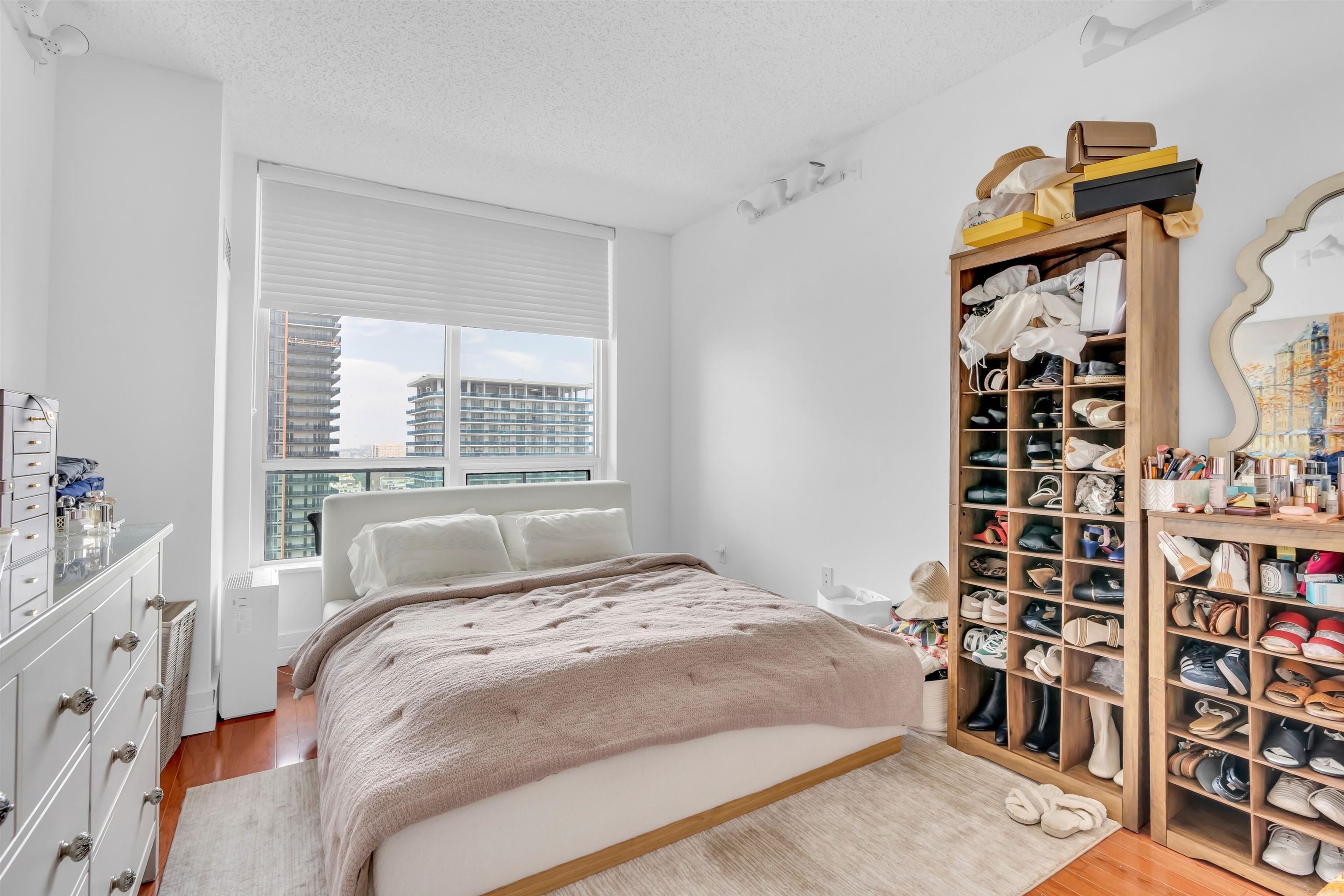 1 SHORE LANE Unit: 2505