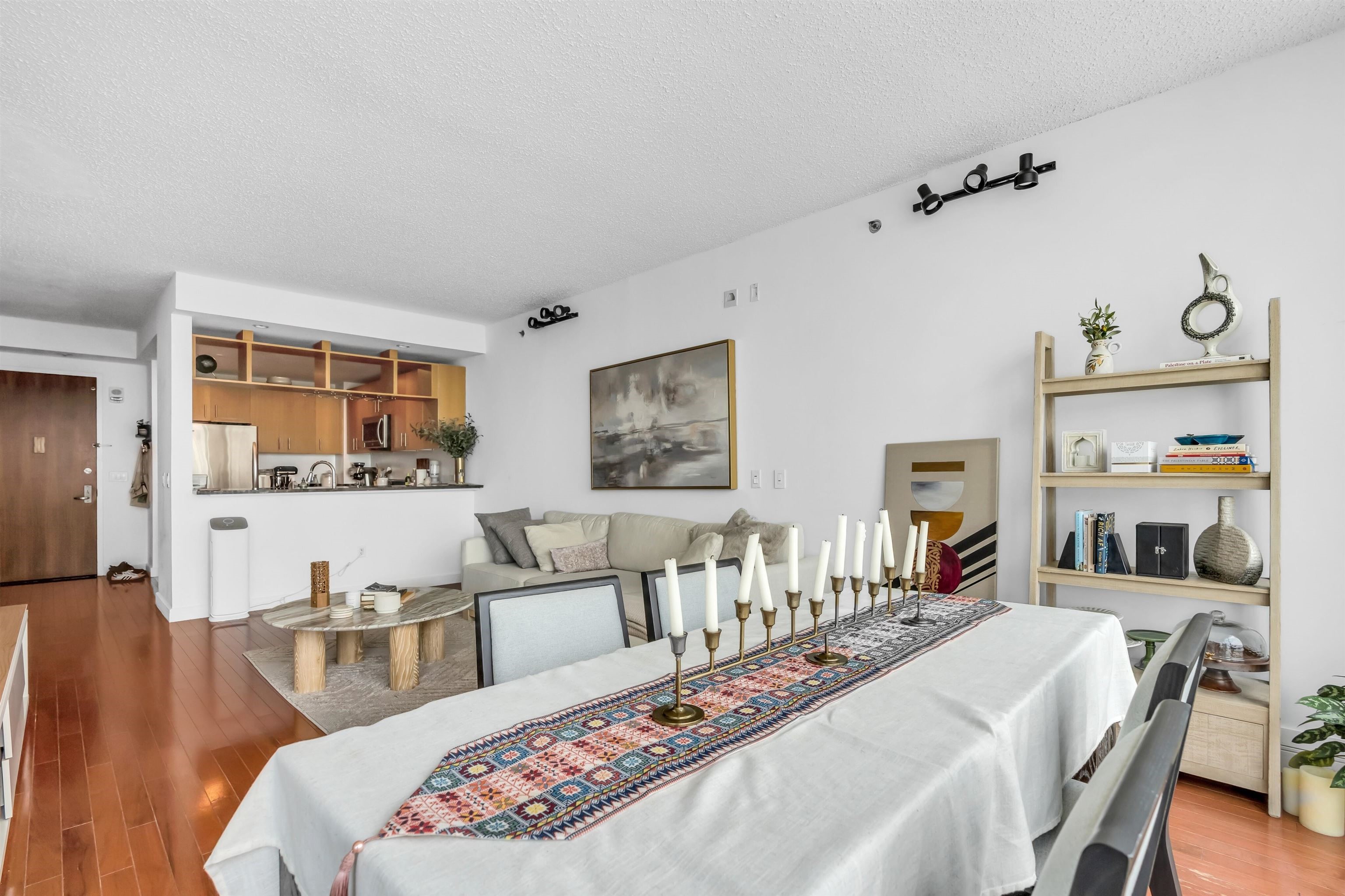 1 SHORE LANE Unit: 2505