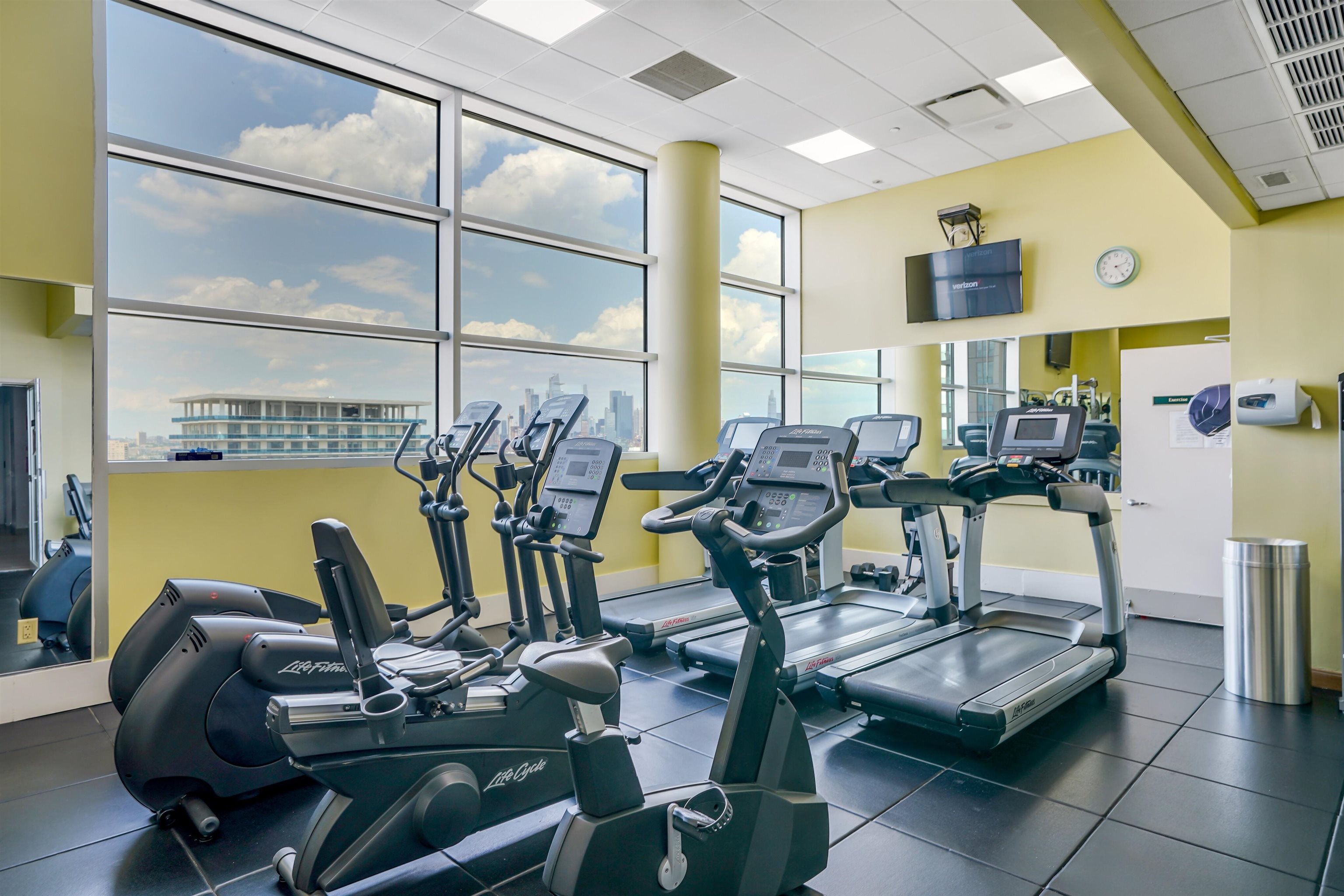 1 SHORE LANE Unit: 2505